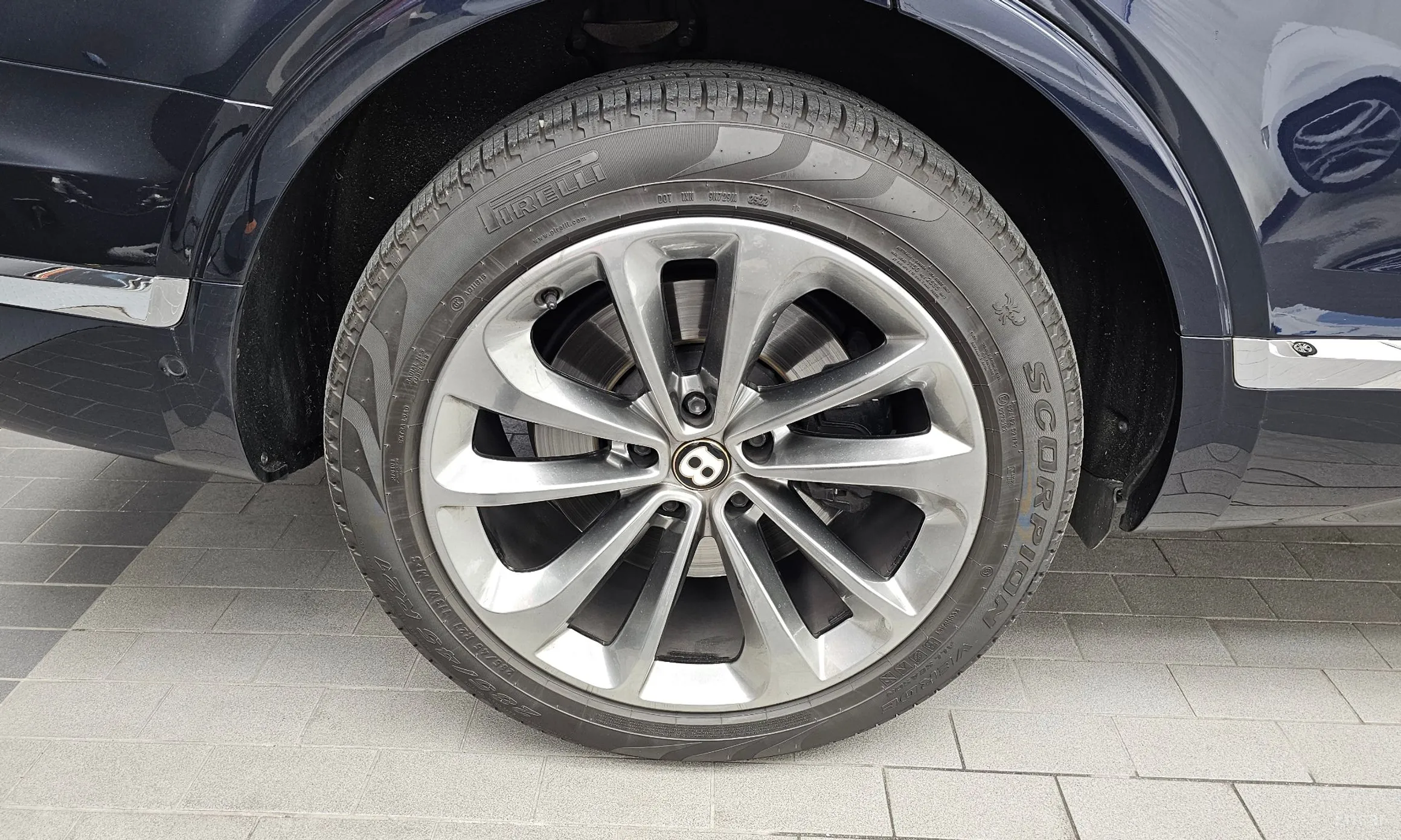 Bentley Bentayga превью 5