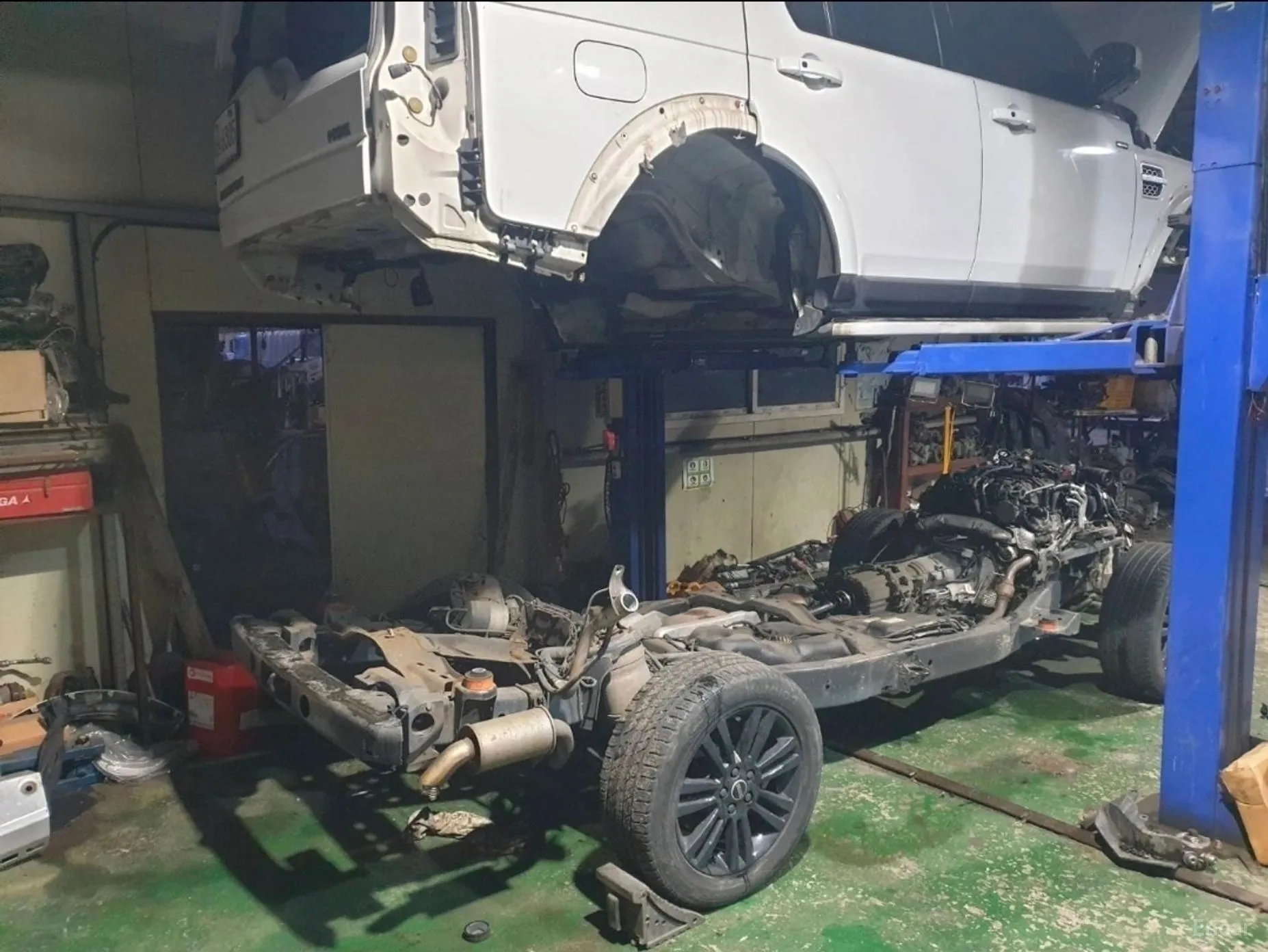 Land Rover Discovery 4 превью 19