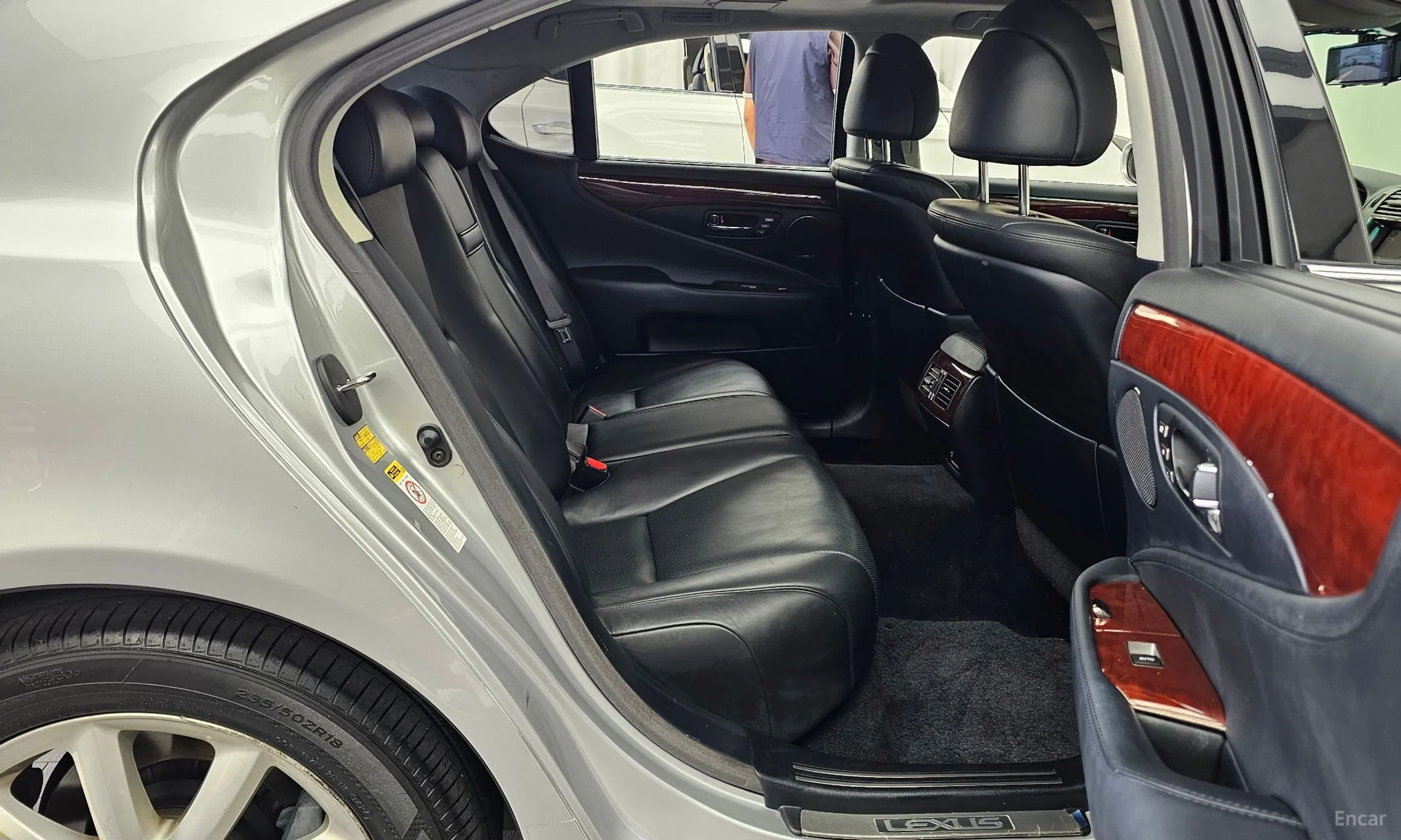 Lexus LS460 превью 12