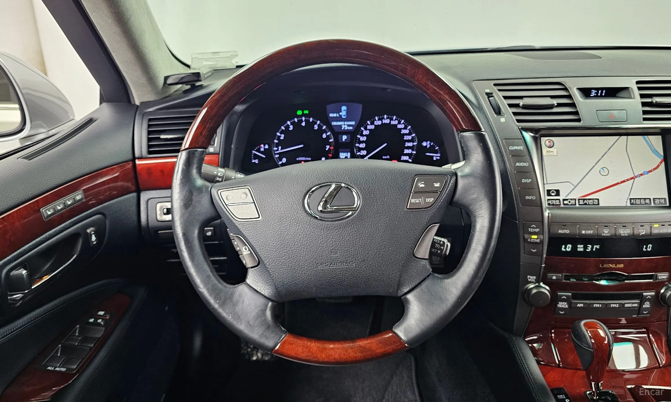 Lexus LS460 превью 13