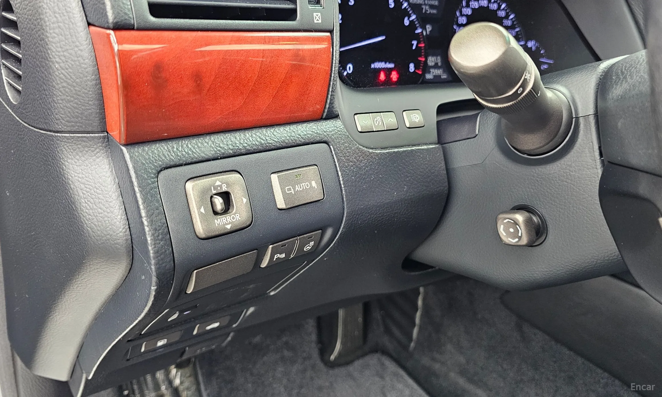 Lexus LS460 превью 16