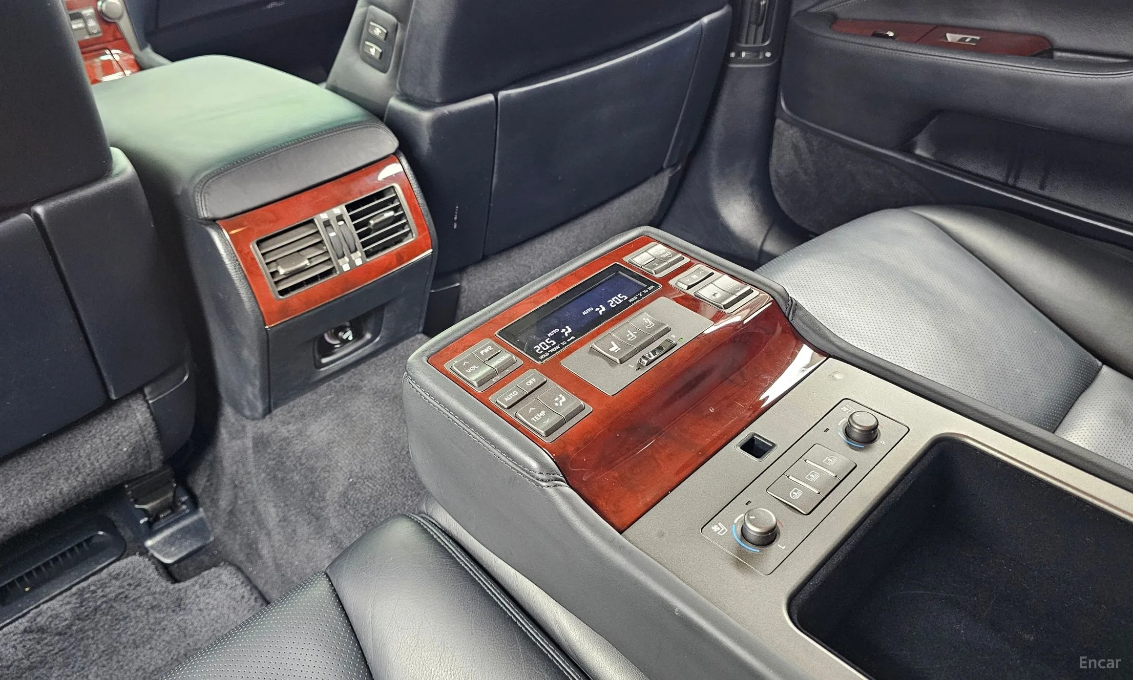 Lexus LS460 превью 19
