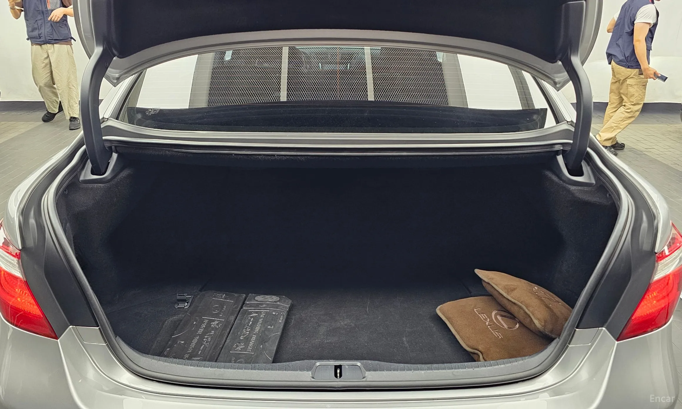 Lexus LS460 превью 20