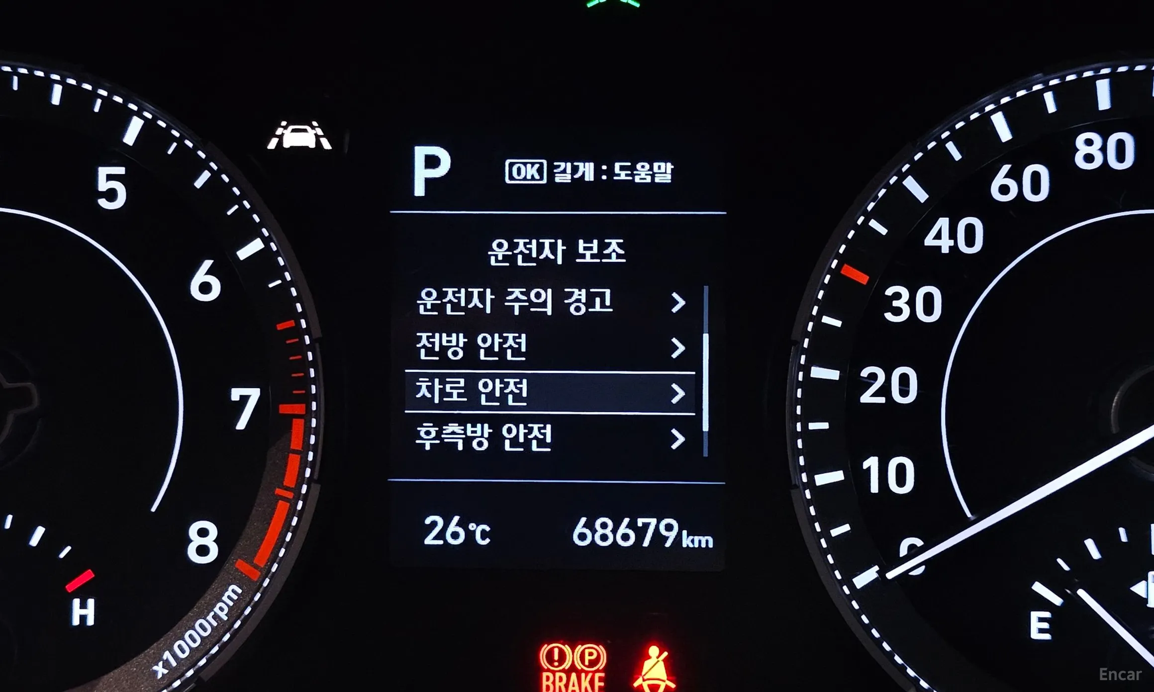 Hyundai Venue превью 17