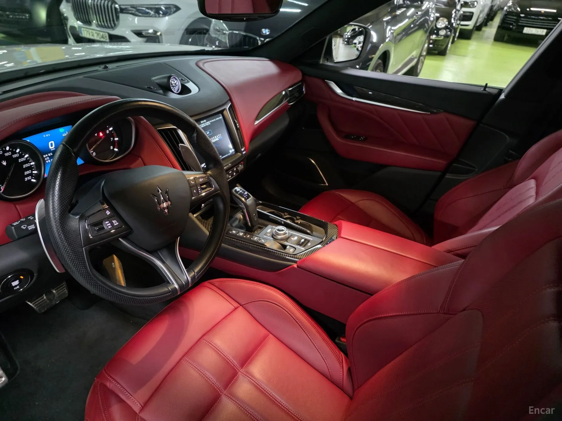 Maserati Levante превью 10