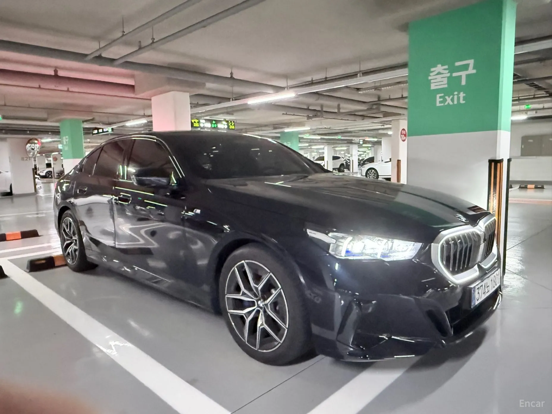 BMW 5 Series (G60) превью 3