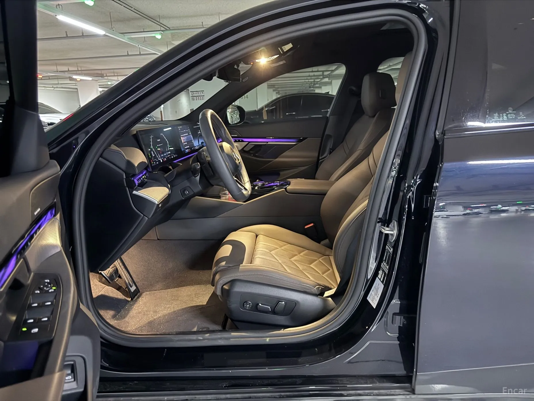 BMW 5 Series (G60) превью 7