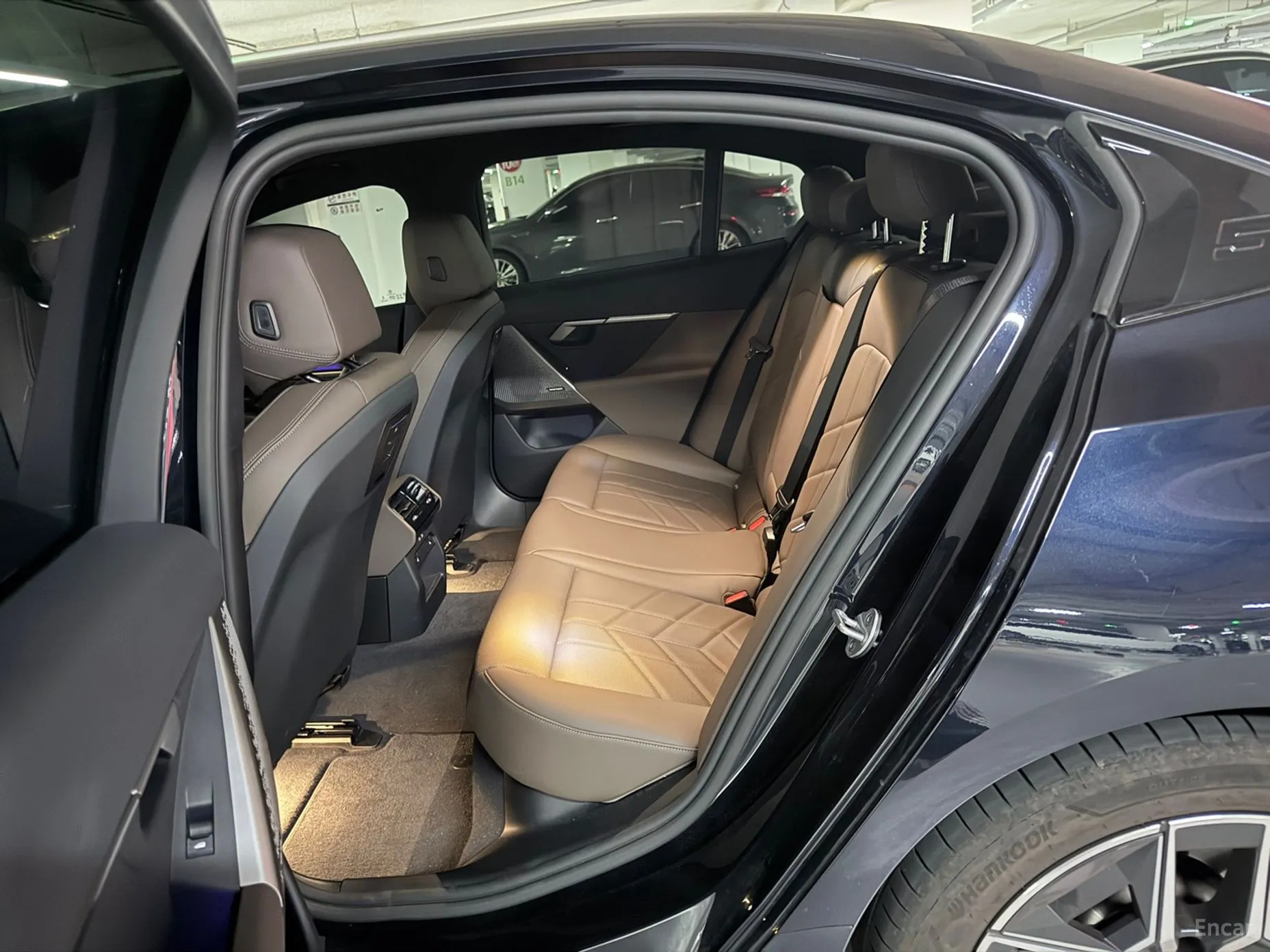 BMW 5 Series (G60) превью 9