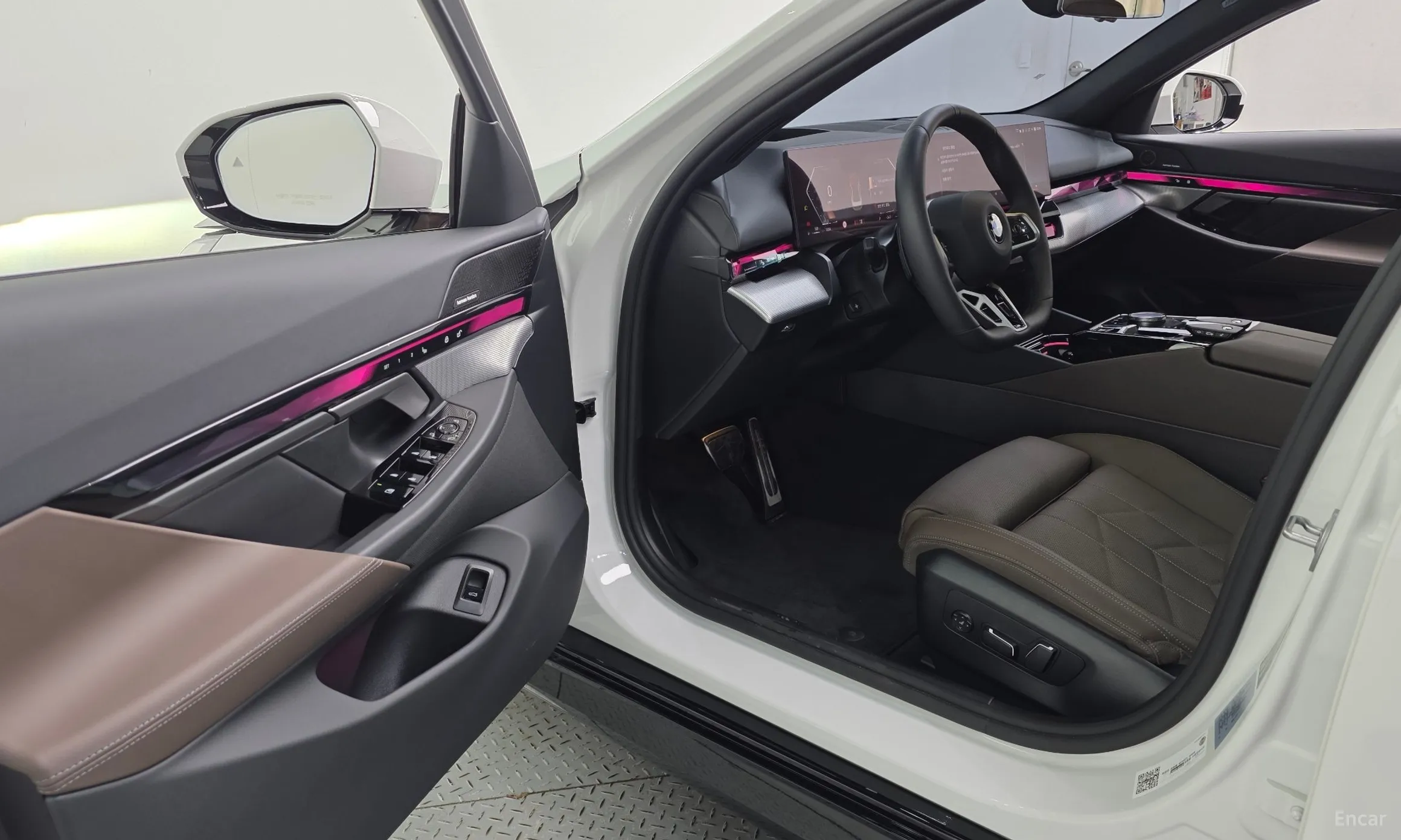 BMW 5 Series (G60) превью 10