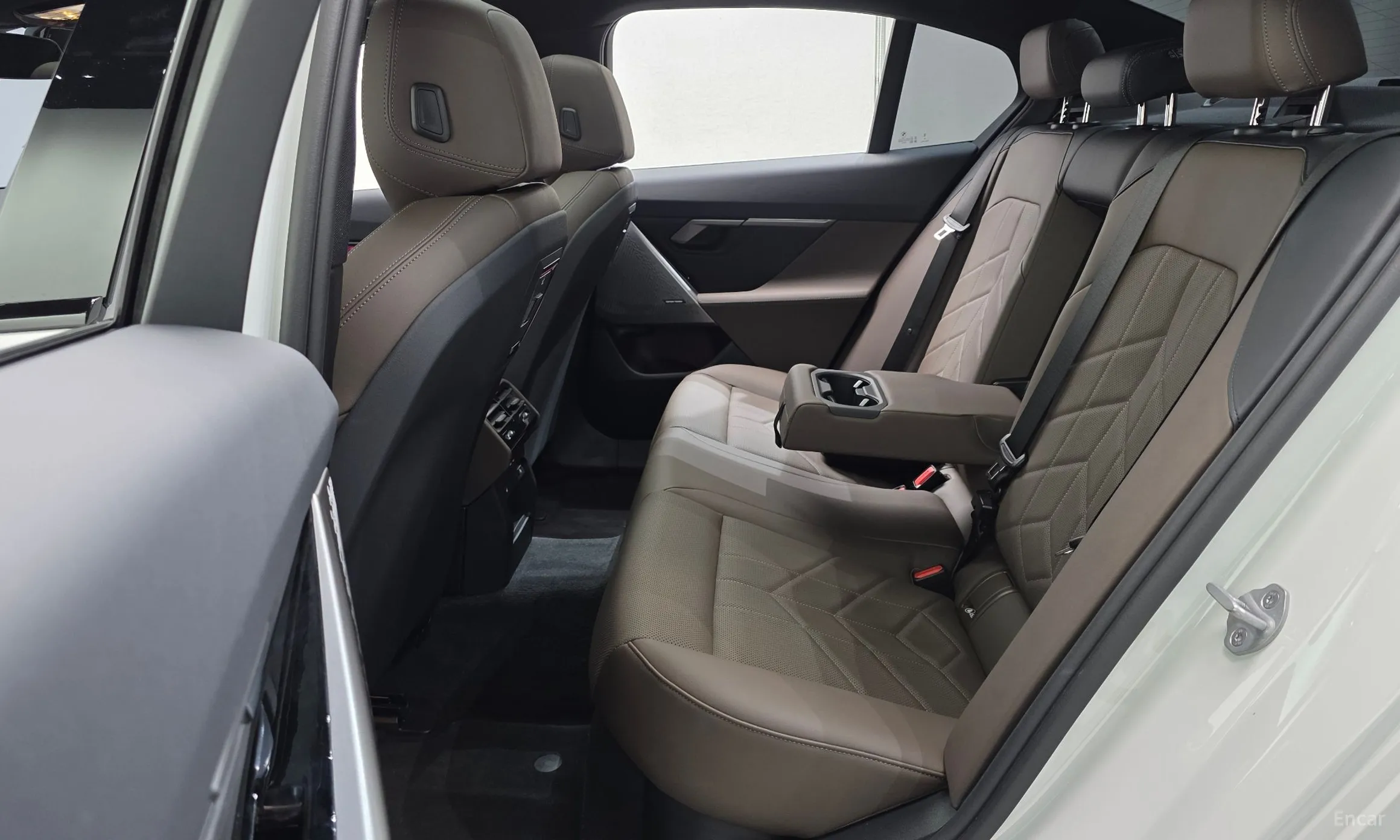 BMW 5 Series (G60) превью 12