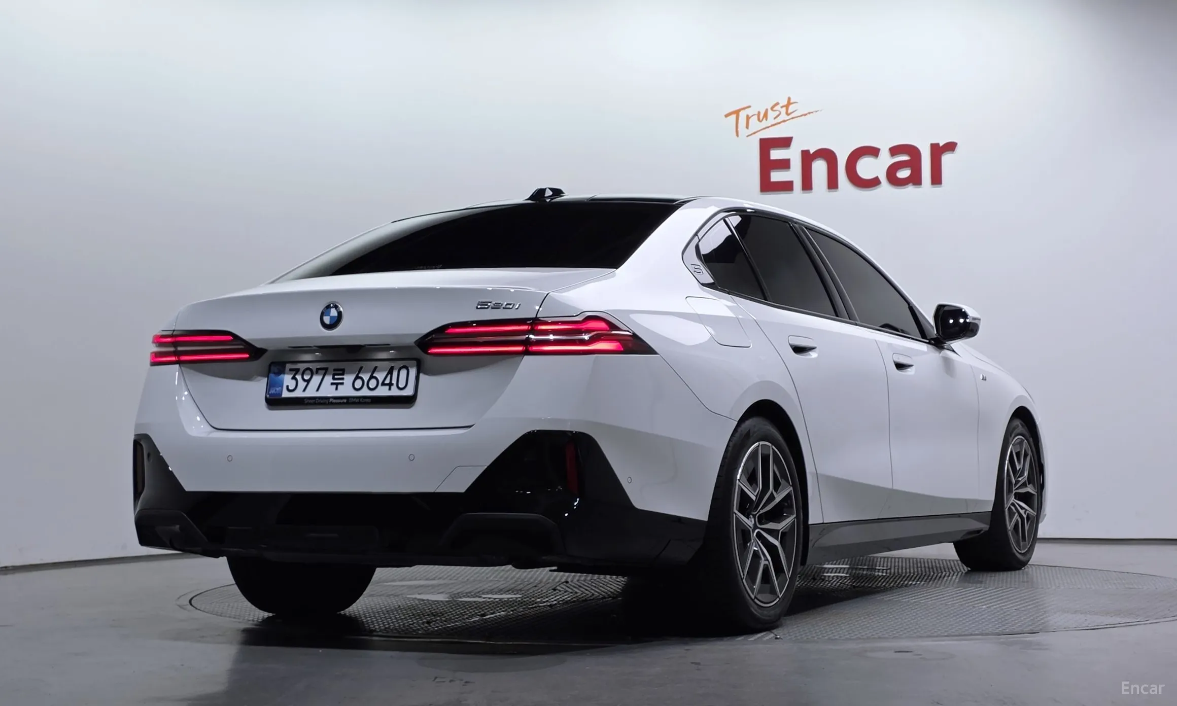 BMW 5 Series (G60)