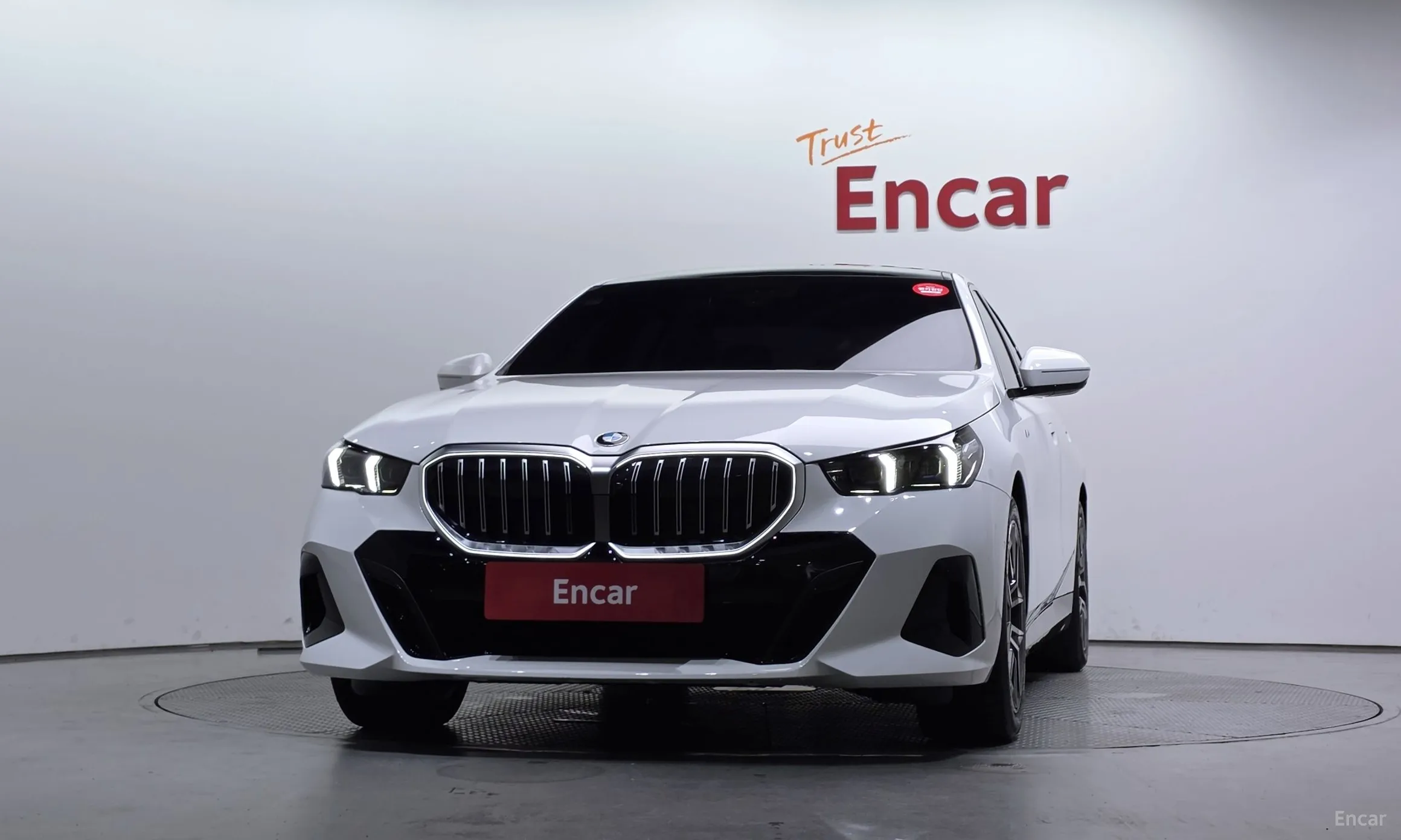 BMW 5 Series (G60) превью 3