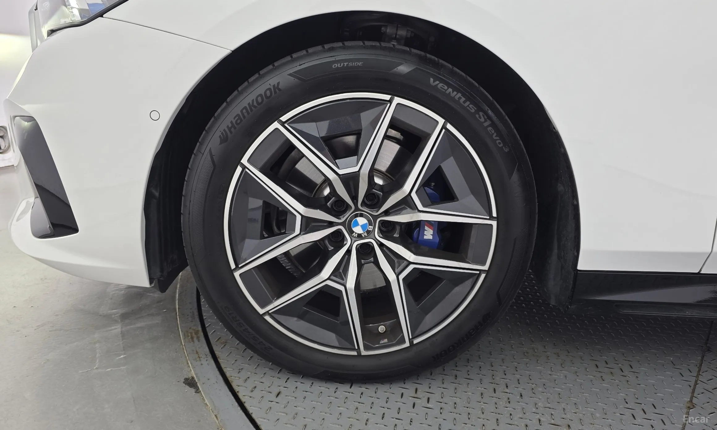 BMW 5 Series (G60) превью 5