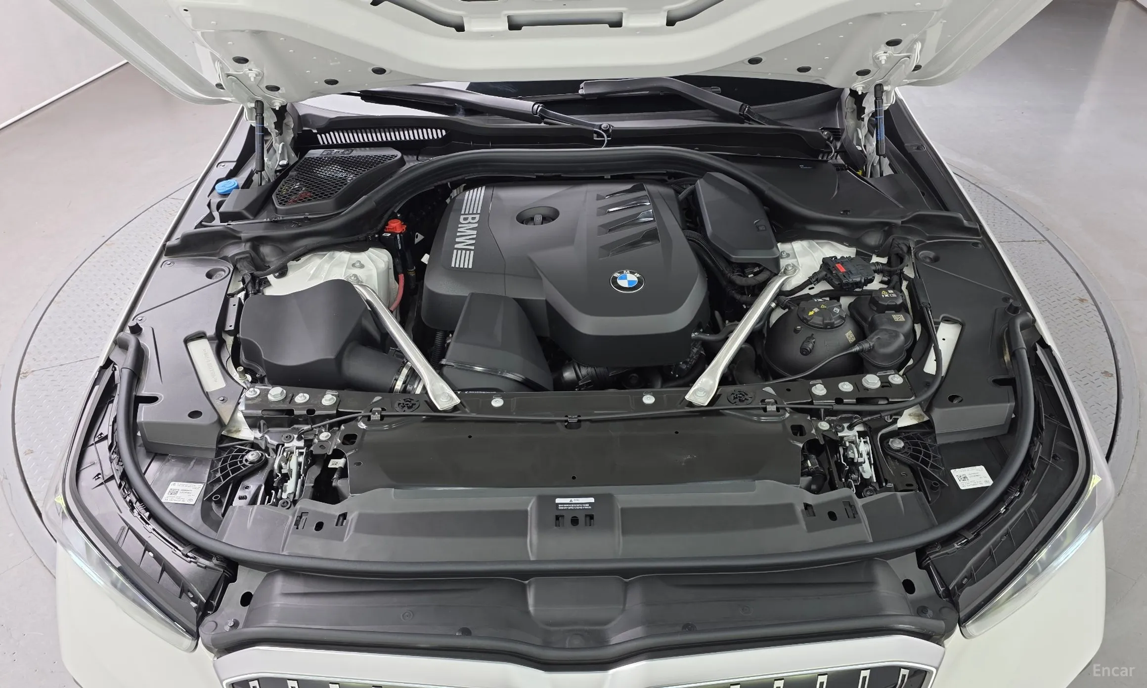 BMW 5 Series (G60) превью 6