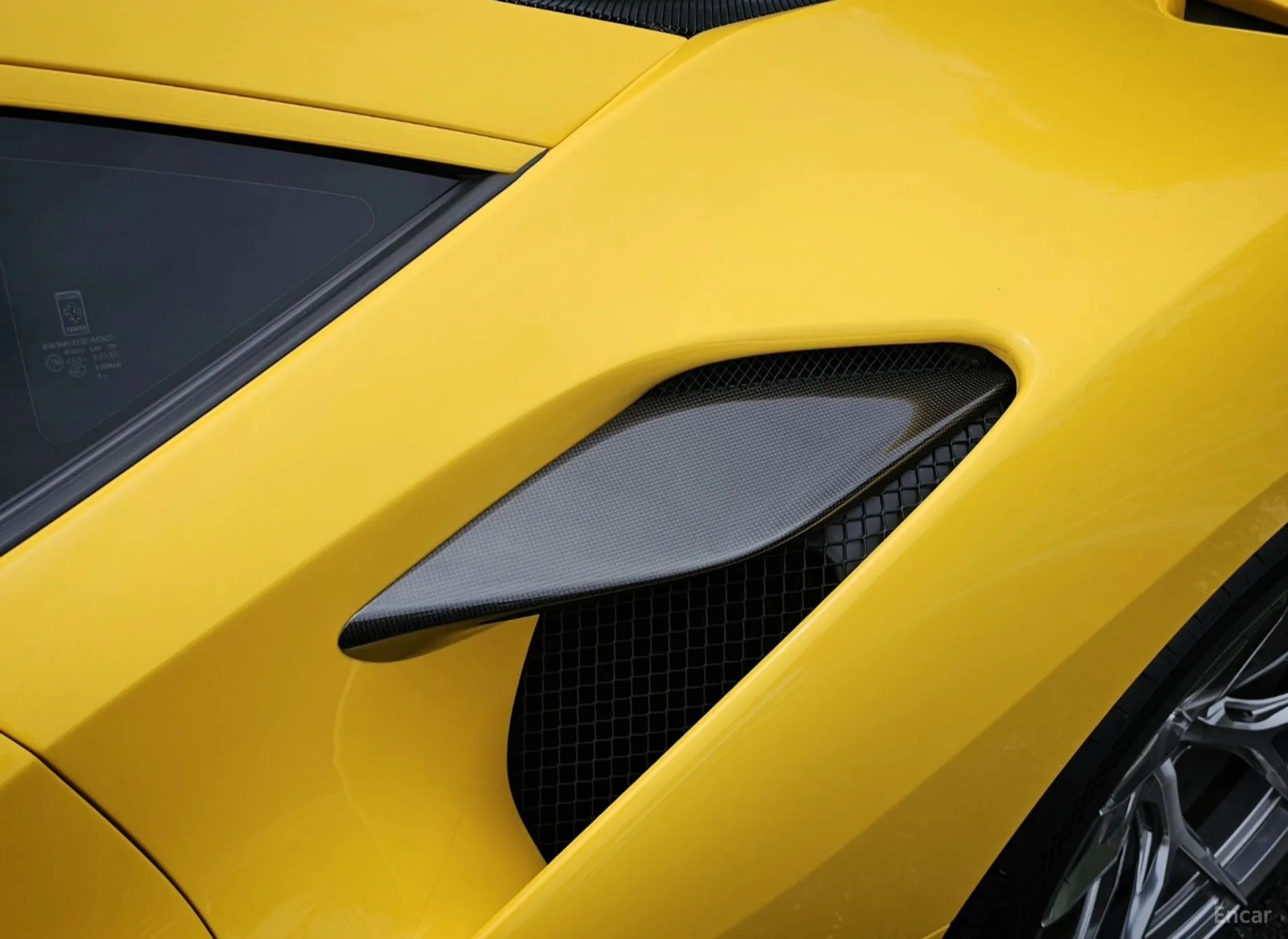 Ferrari F8 Tributo превью 7