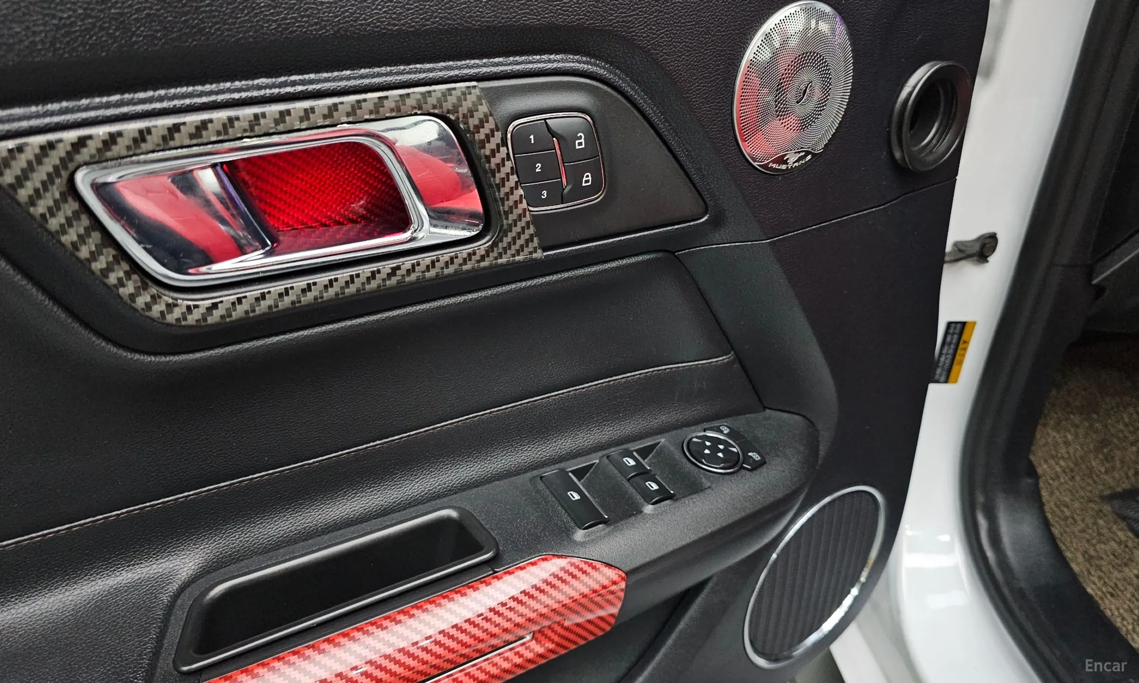 Ford Mustang превью 15