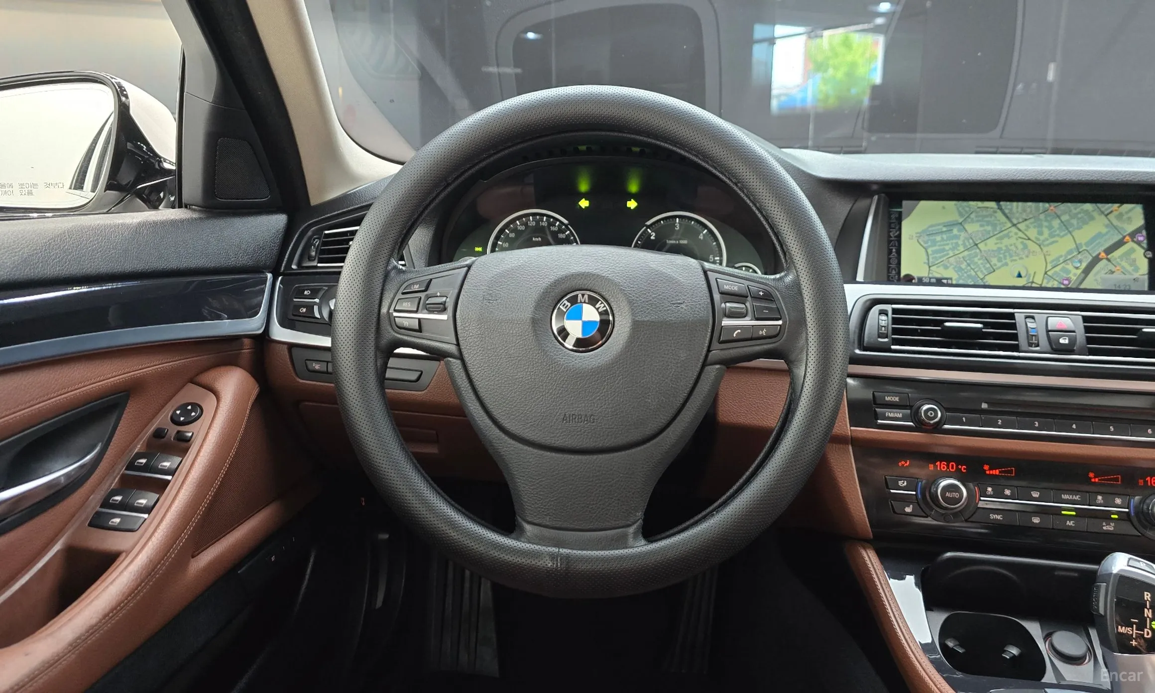 BMW 5 Series (F10) превью 12
