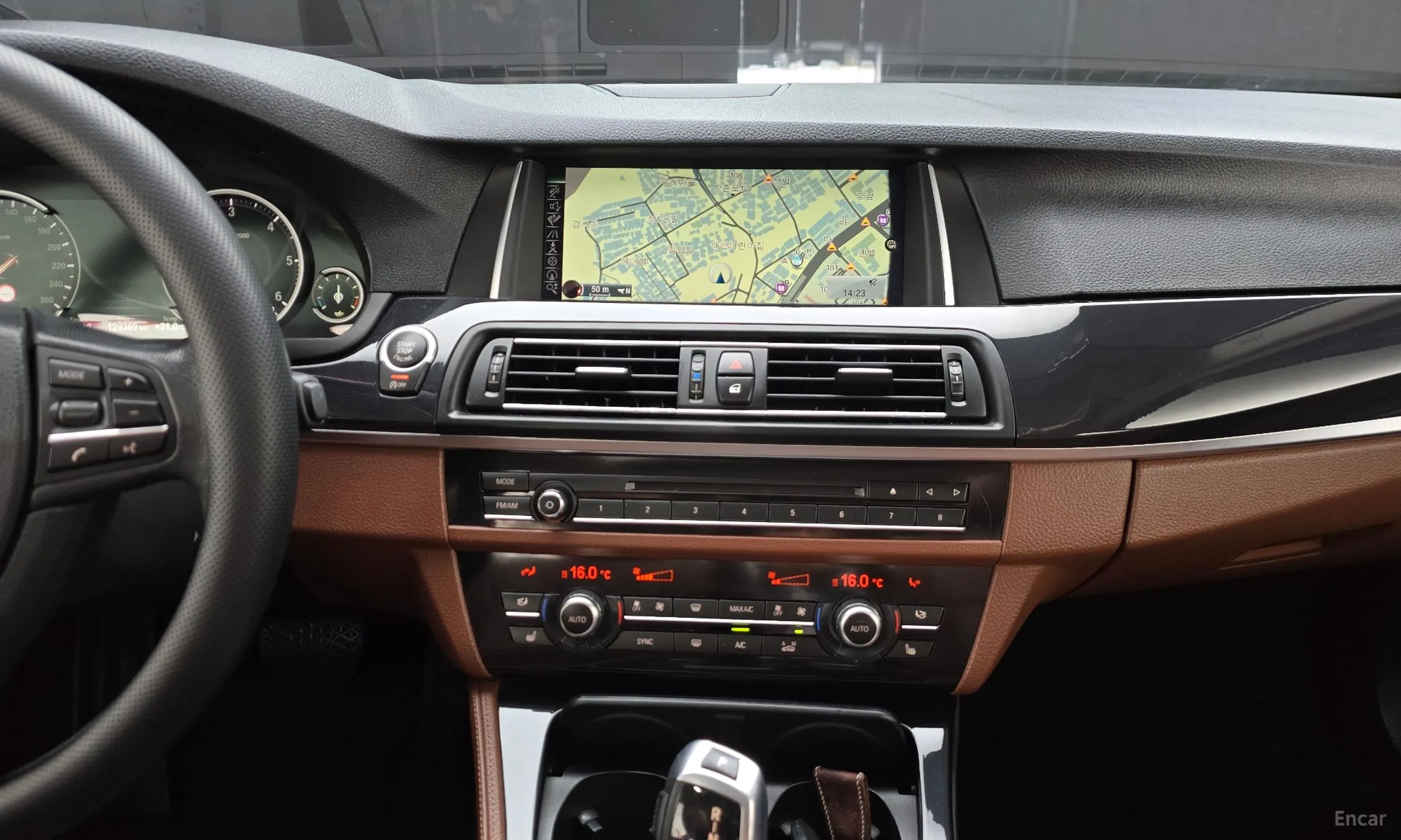 BMW 5 Series (F10) превью 13