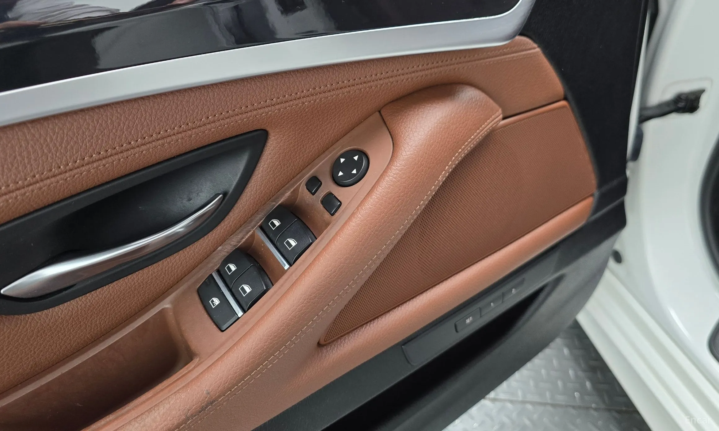 BMW 5 Series (F10) превью 15