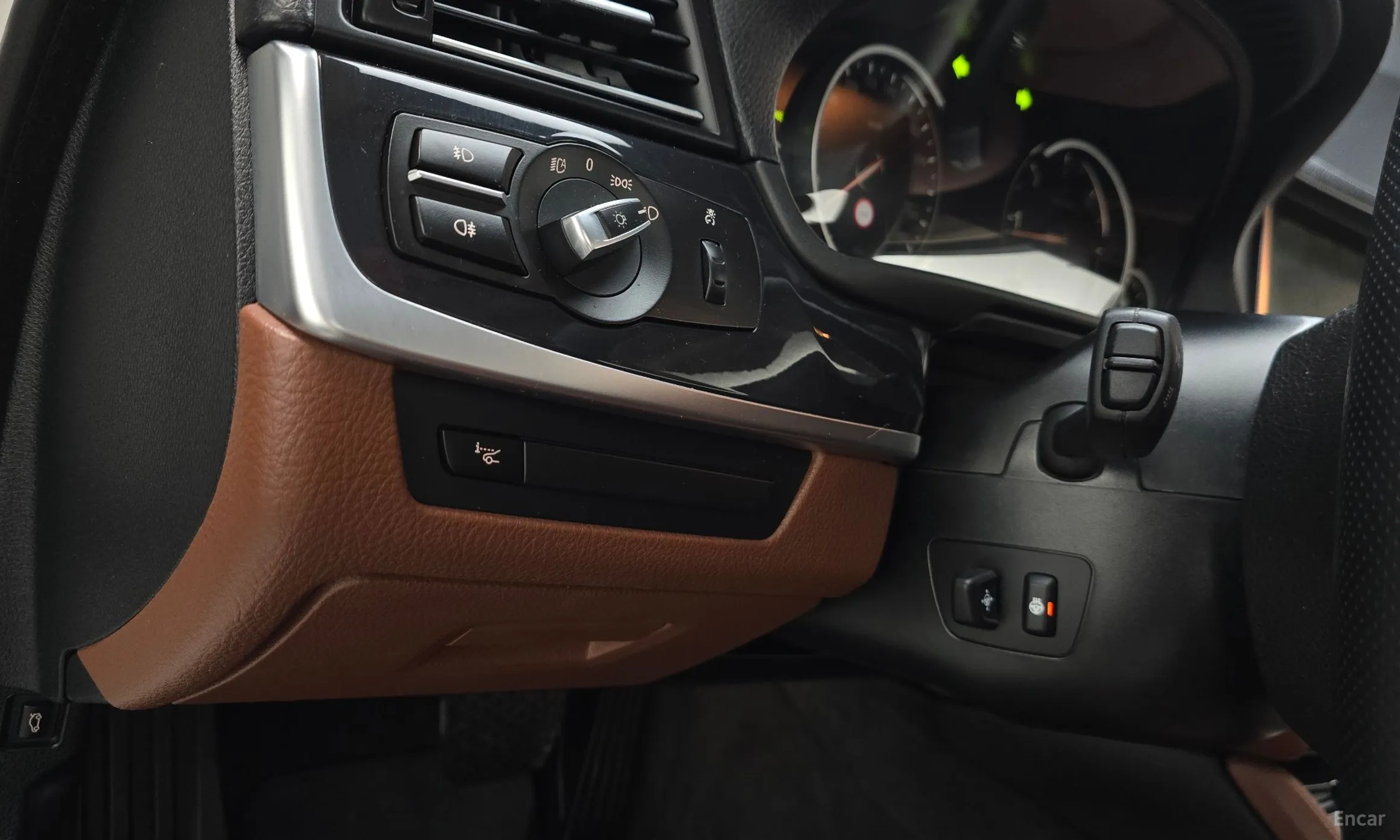 BMW 5 Series (F10) превью 16