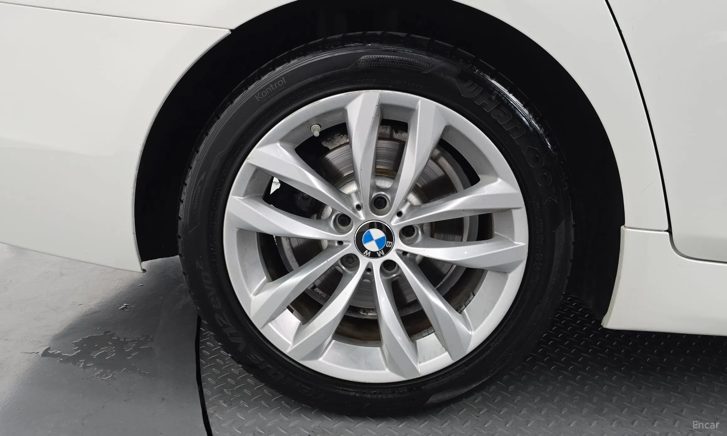 BMW 5 Series (F10) превью 5