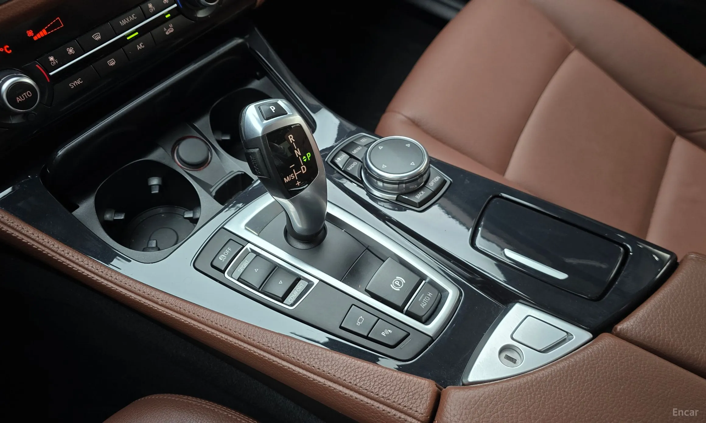 BMW 5 Series (F10) превью 9