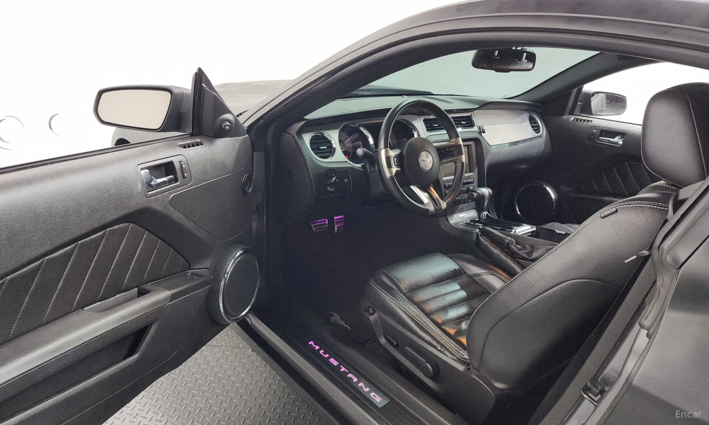 Ford Mustang превью 10