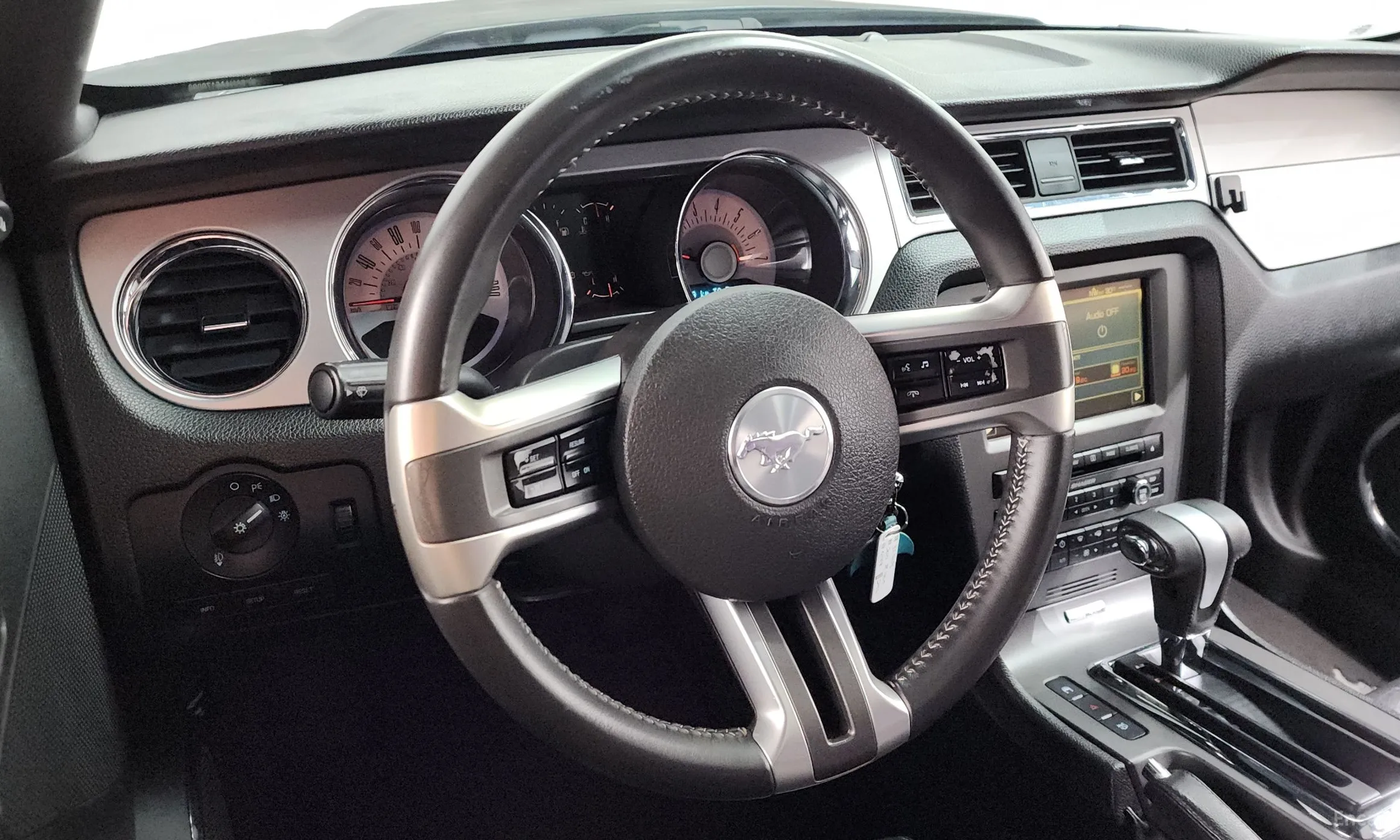 Ford Mustang превью 13