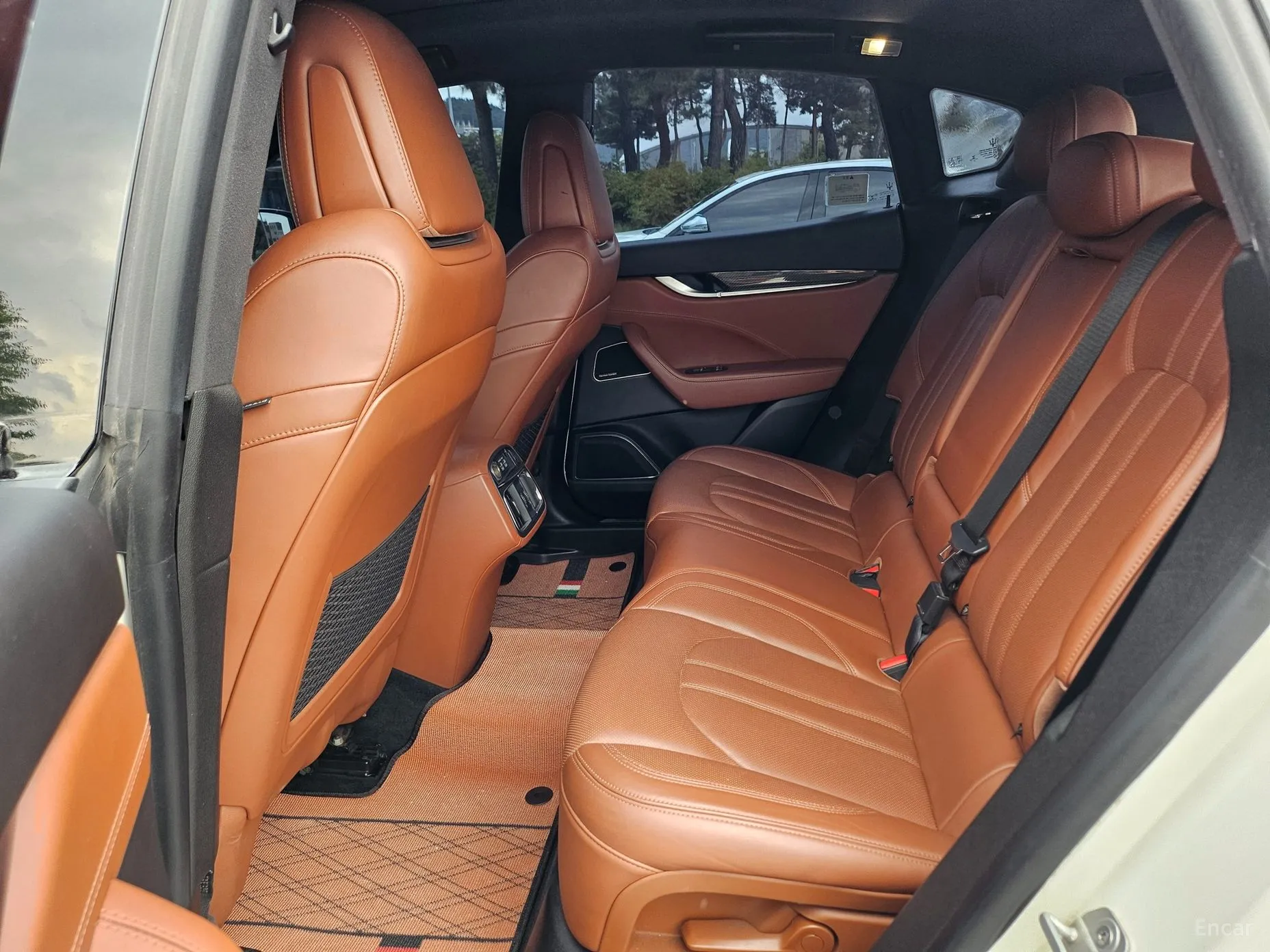 Maserati Levante превью 11