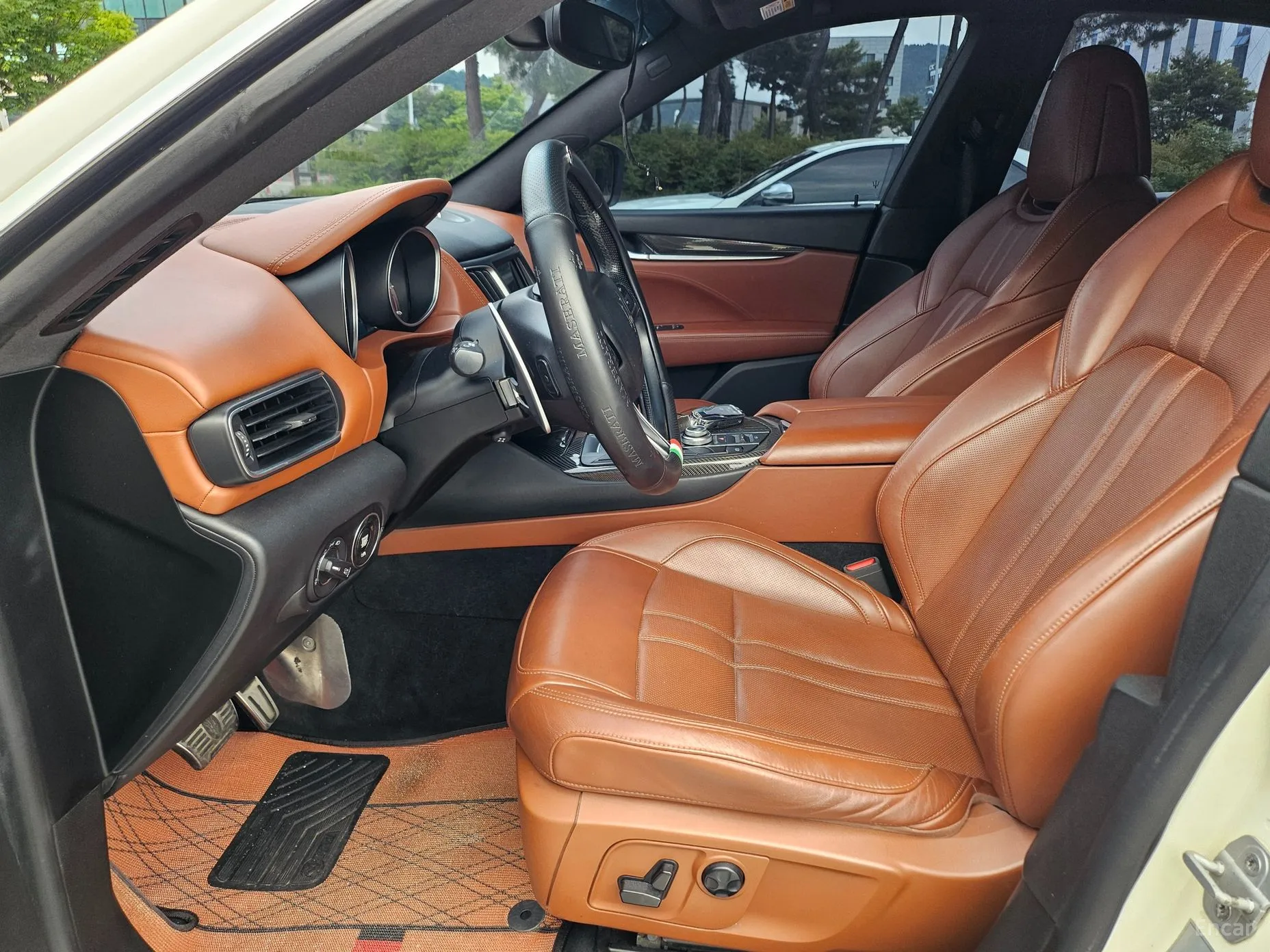 Maserati Levante превью 12