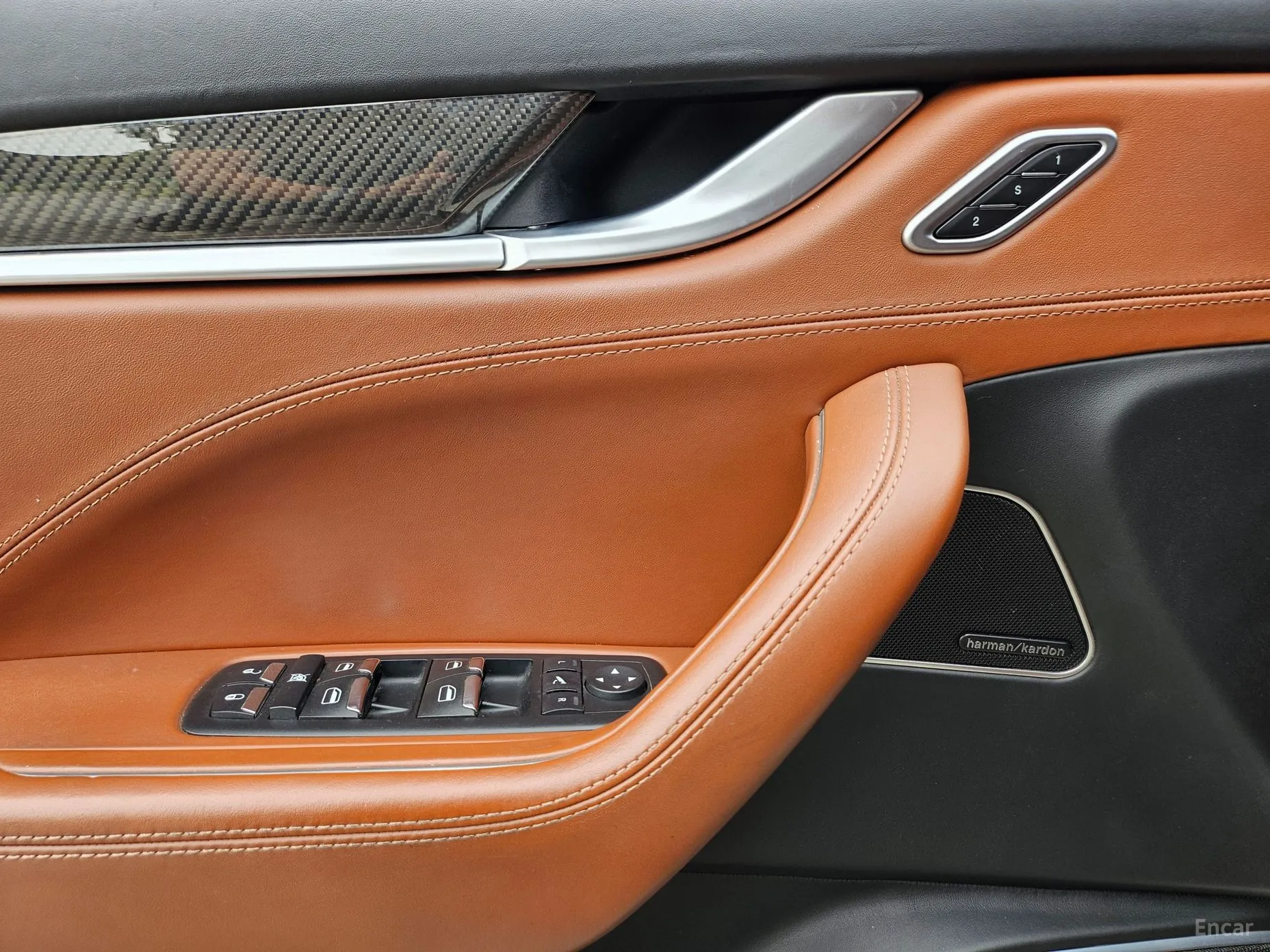 Maserati Levante превью 13