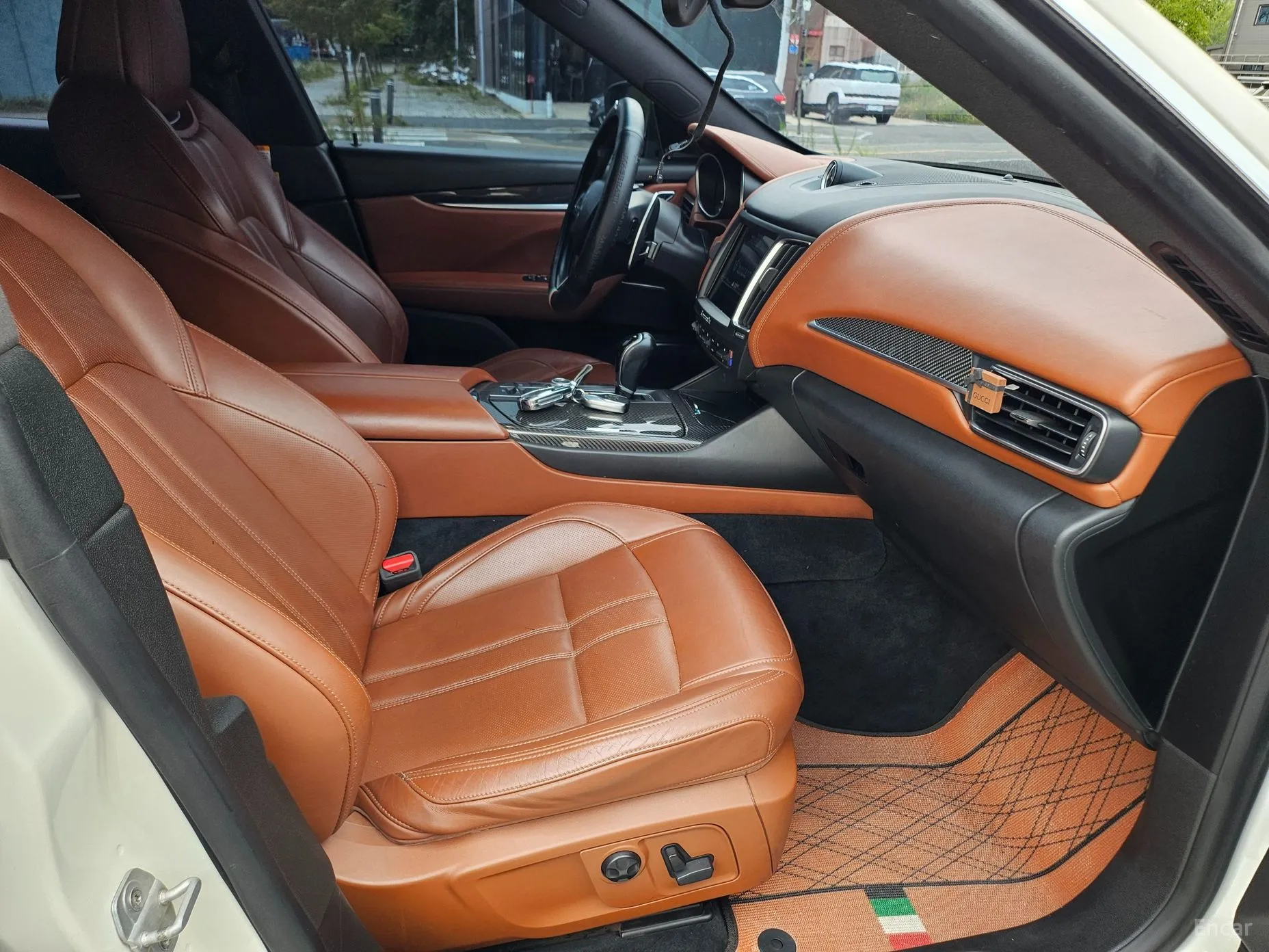 Maserati Levante превью 14