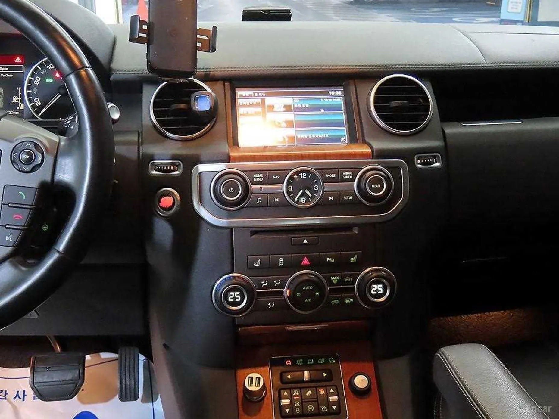 Land Rover Discovery 4 превью 11