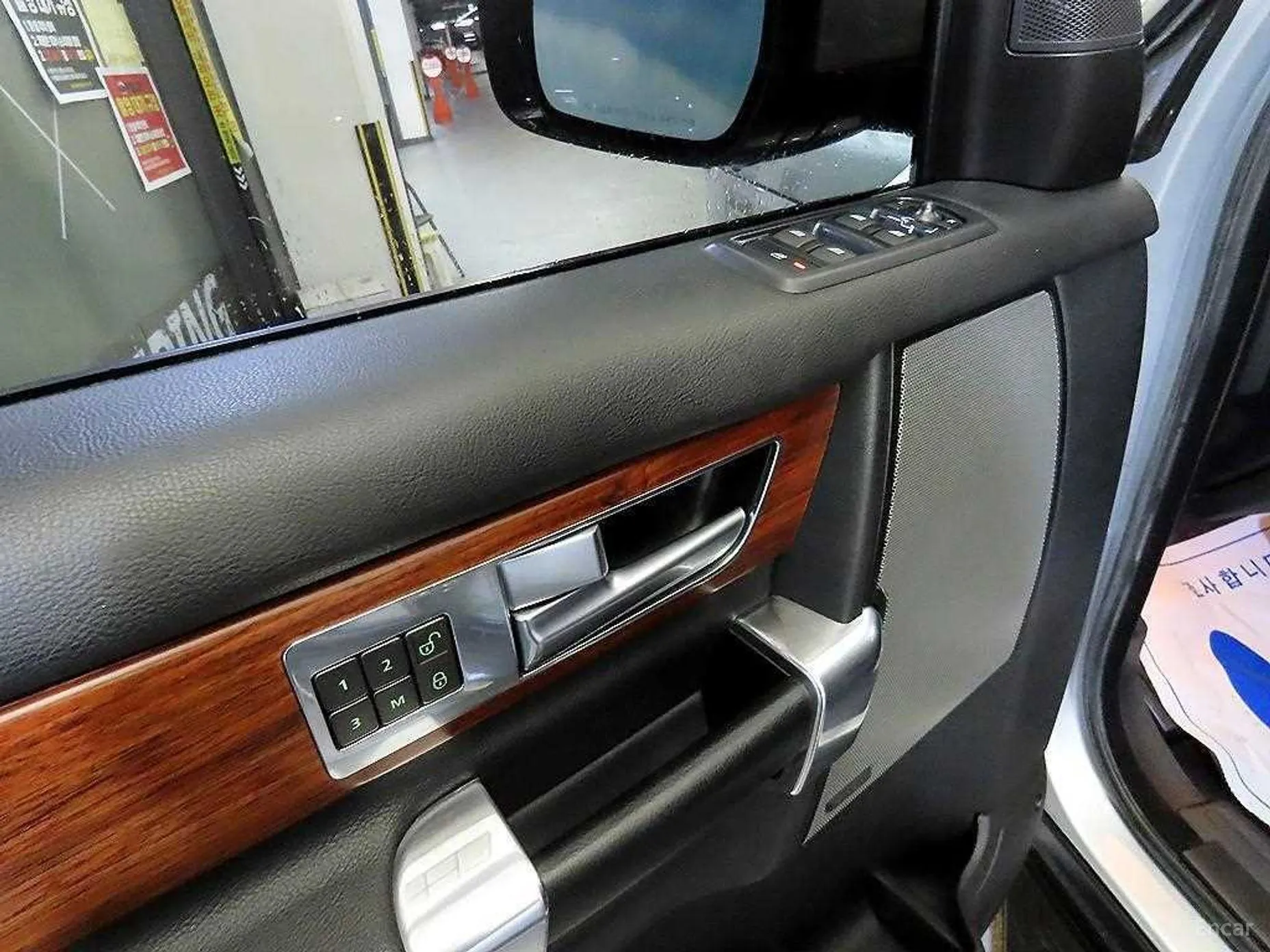 Land Rover Discovery 4 превью 13