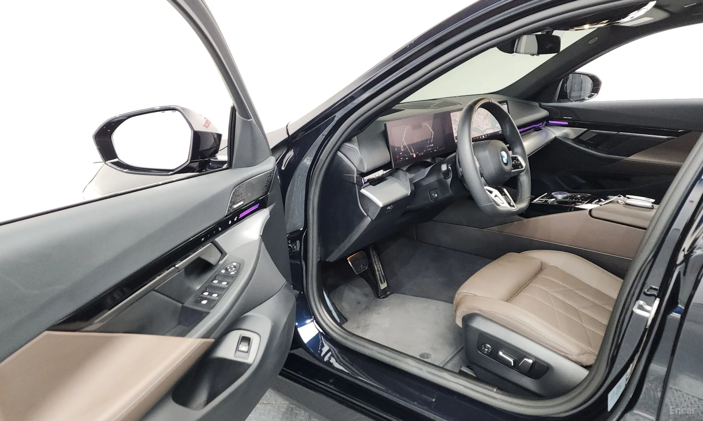 BMW 5 Series (G60) превью 10
