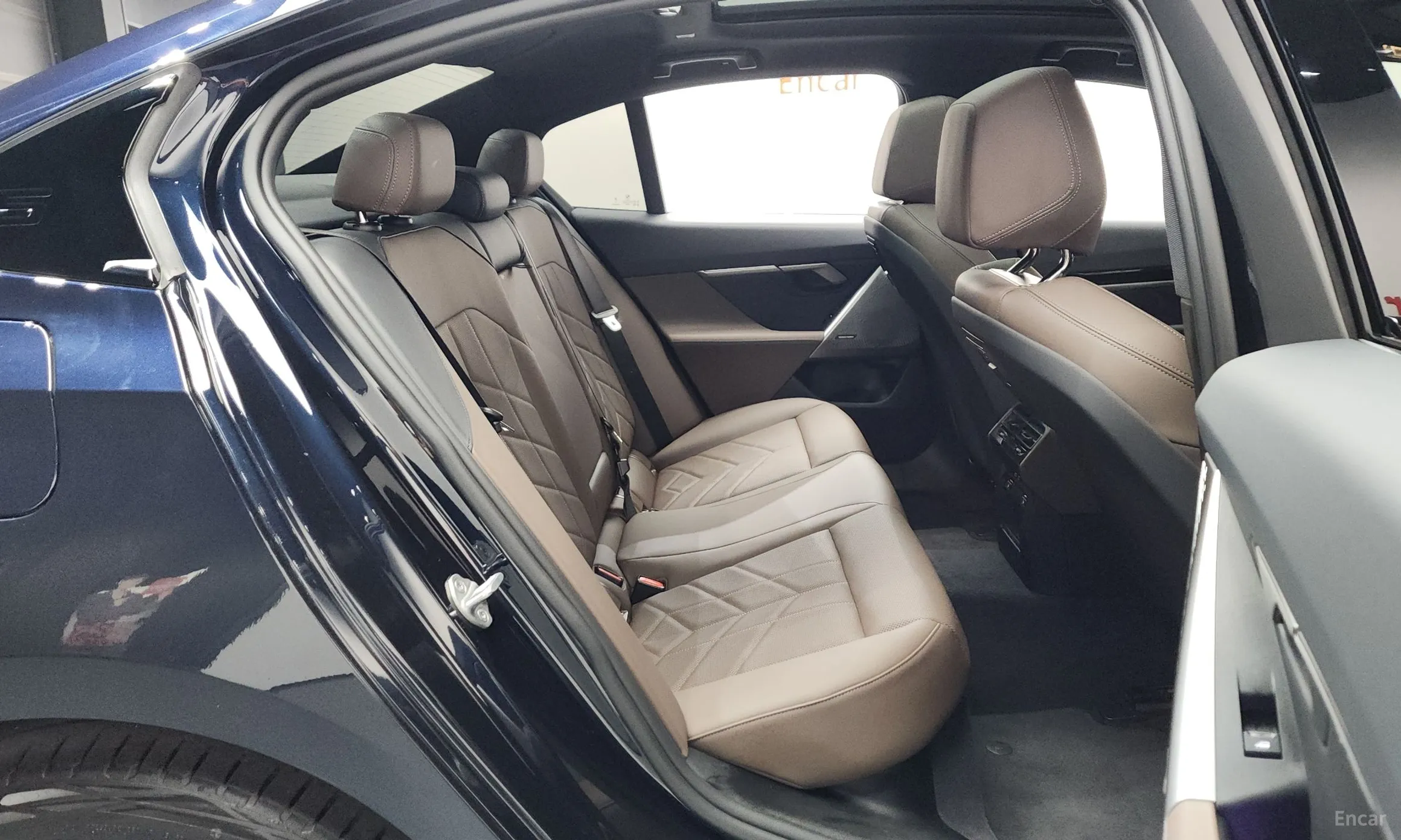 BMW 5 Series (G60) превью 11