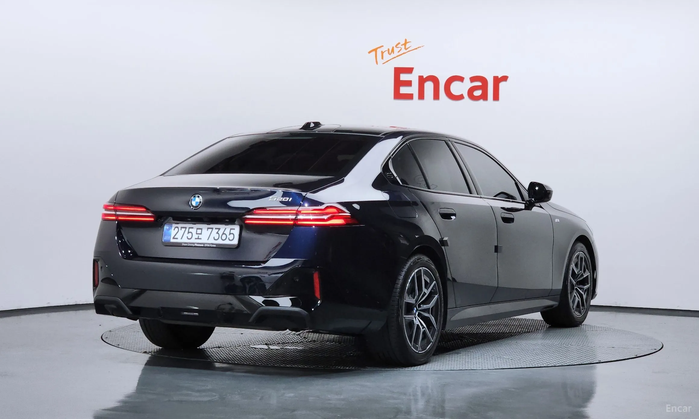 BMW 5 Series (G60) превью 2