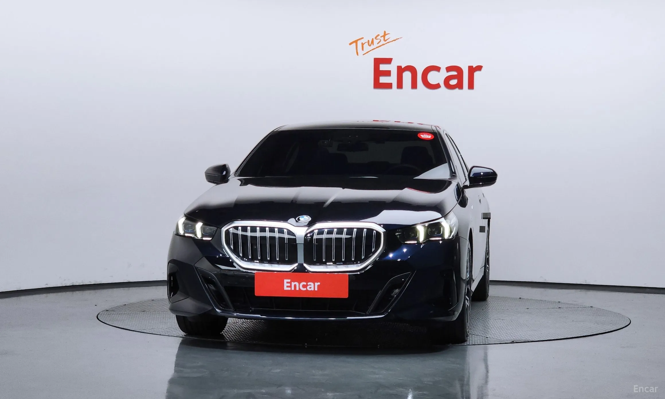 BMW 5 Series (G60) превью 3