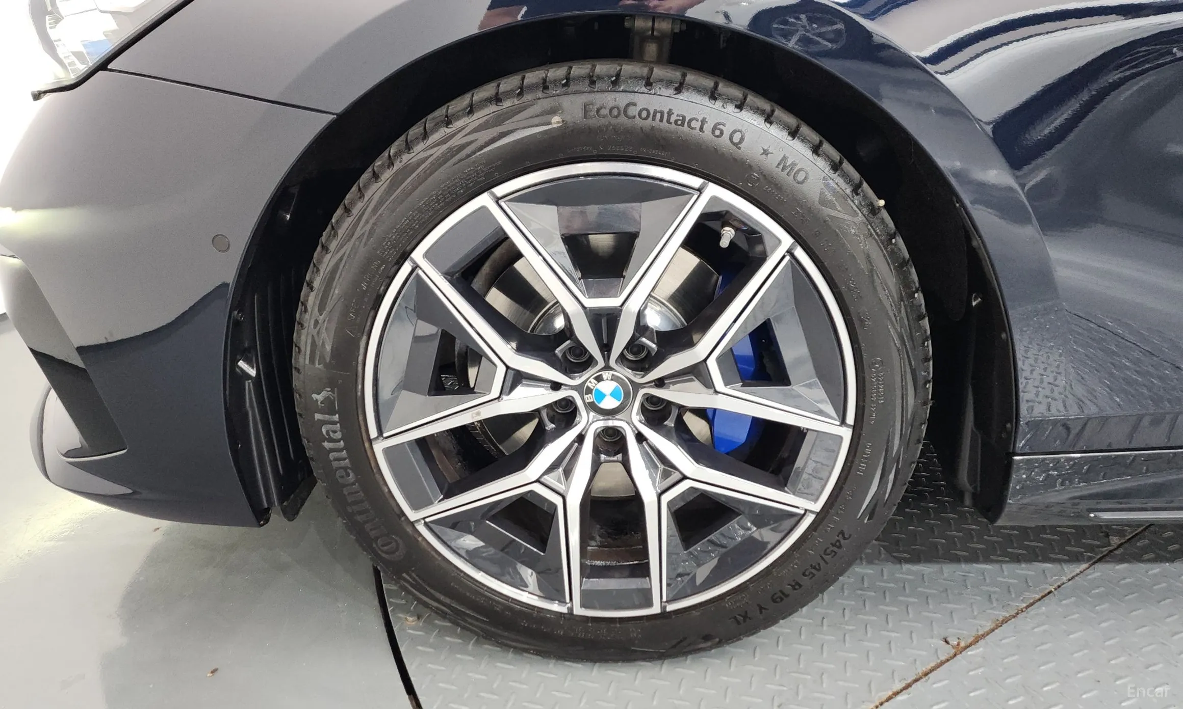 BMW 5 Series (G60) превью 5