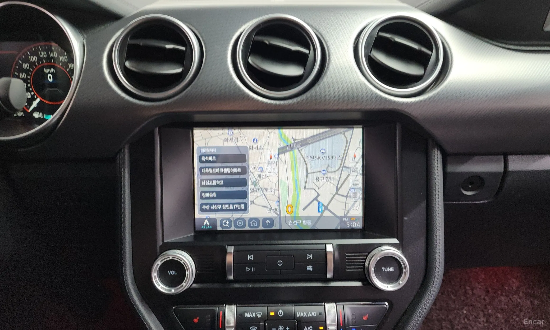 Ford Mustang превью 12