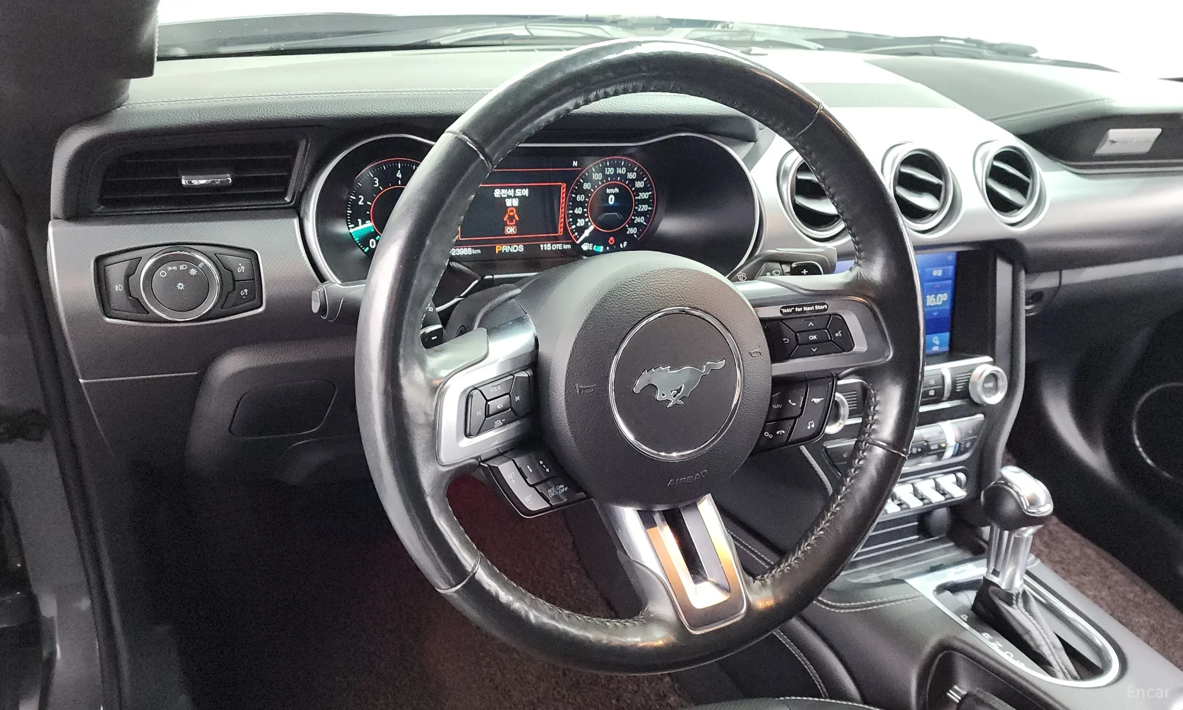Ford Mustang превью 13