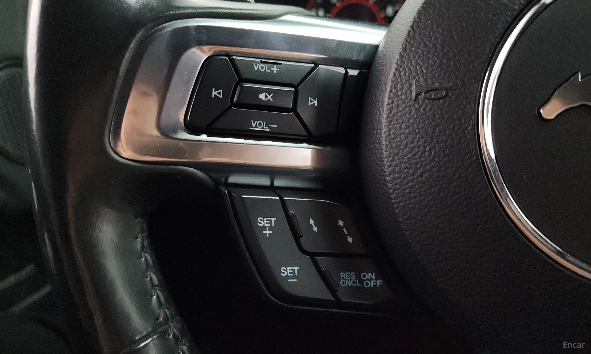Ford Mustang превью 16