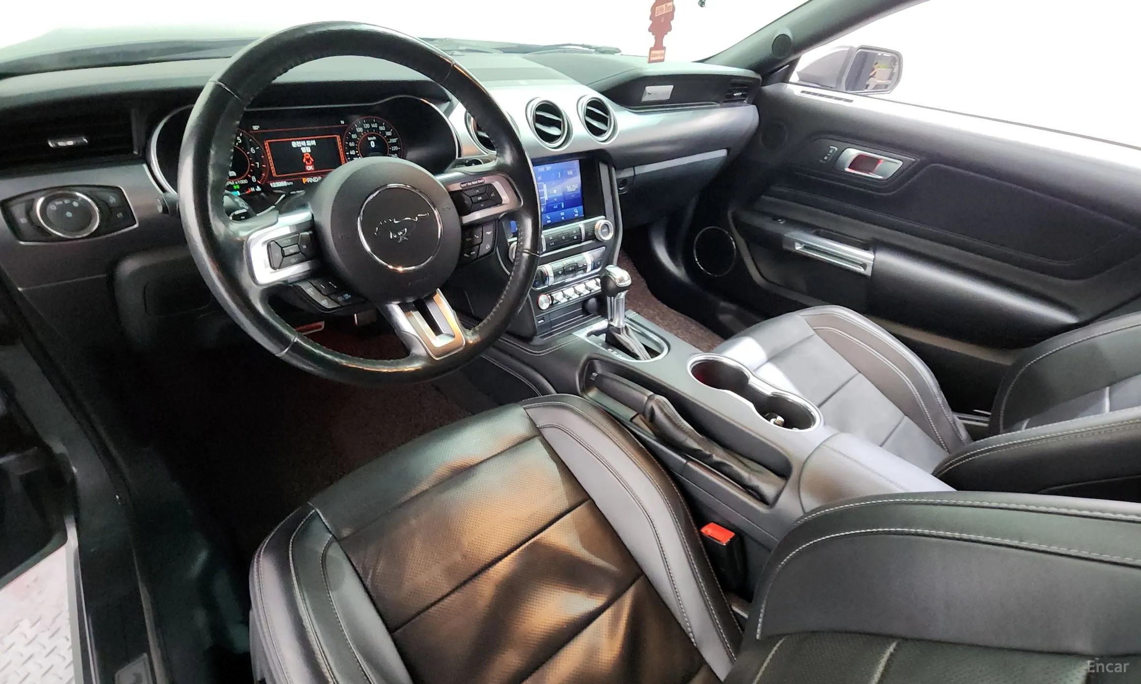 Ford Mustang превью 7