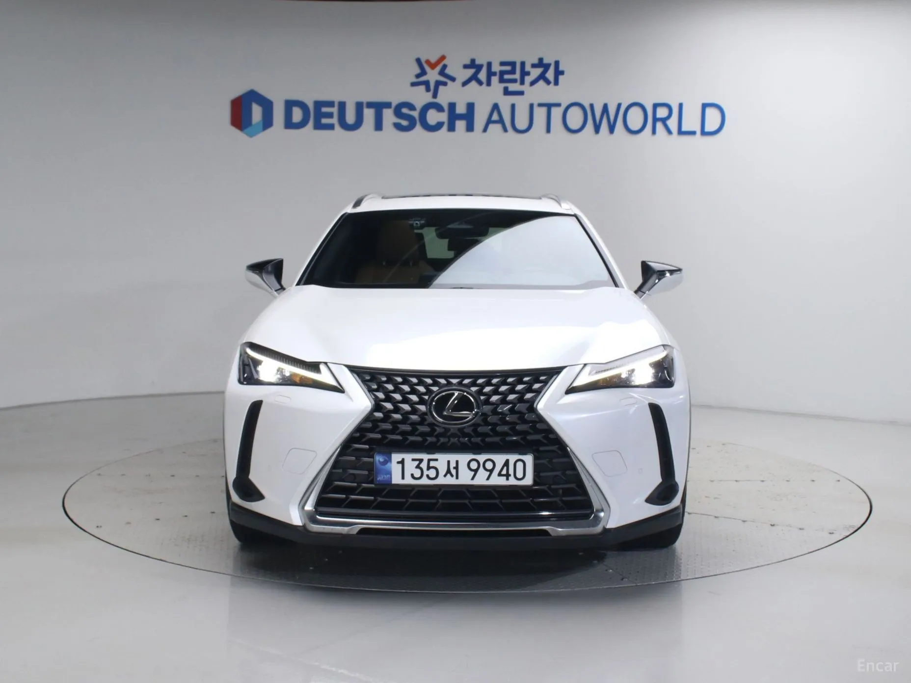 Lexus UX300h превью 3