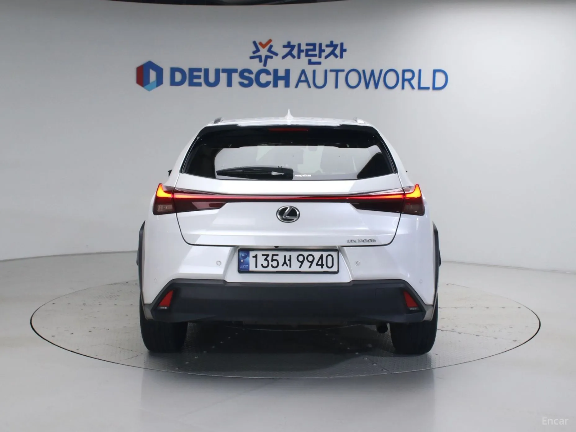 Lexus UX300h превью 4
