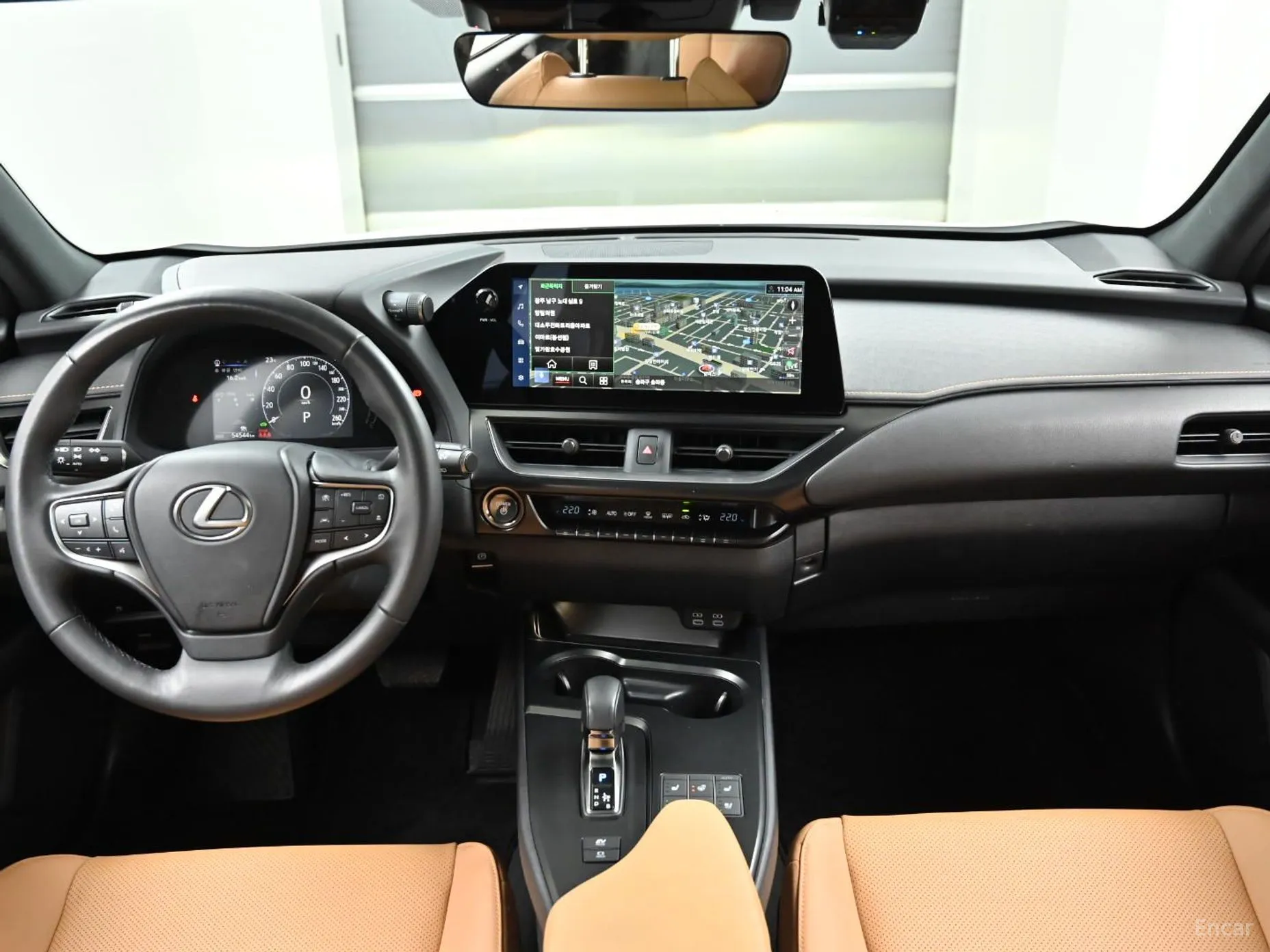 Lexus UX300h превью 7