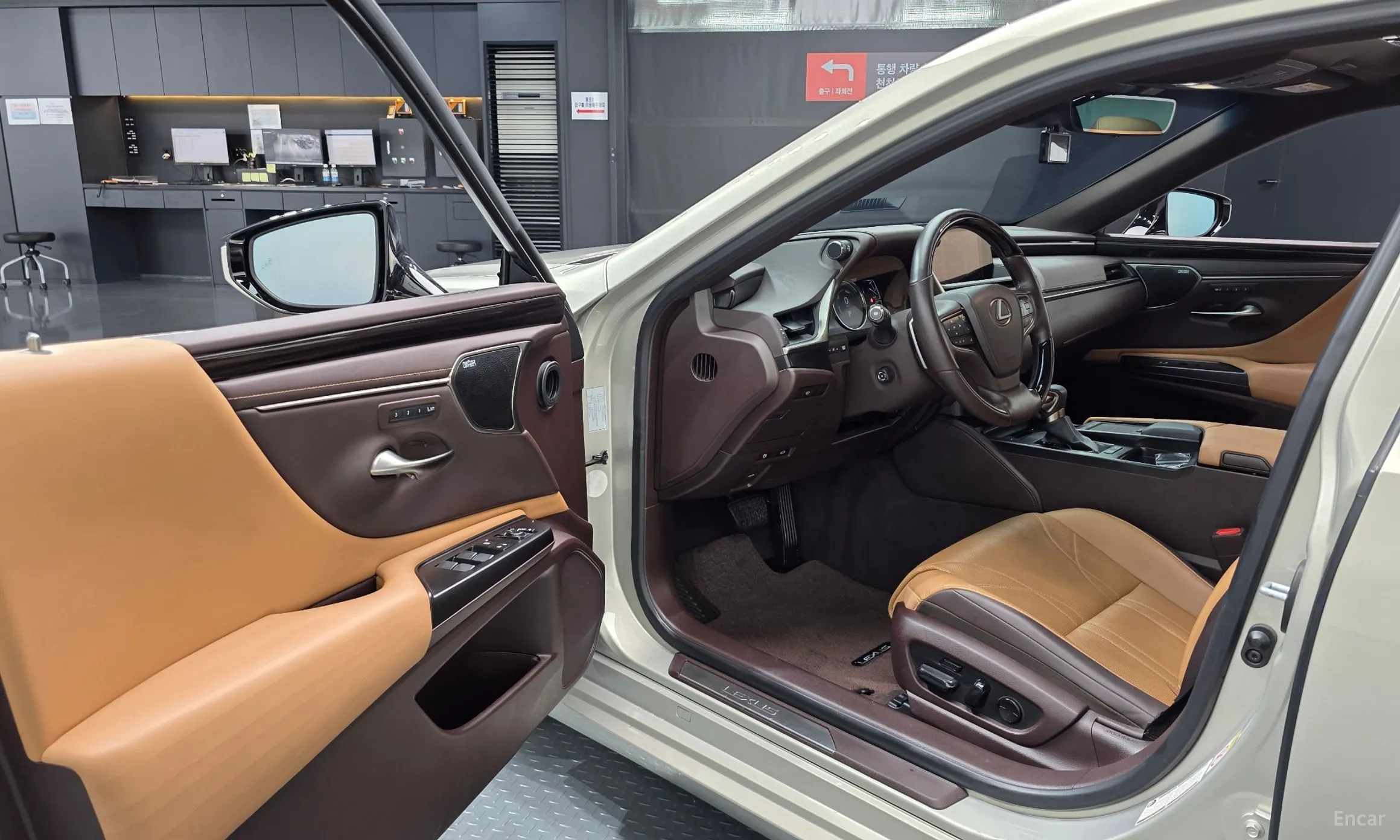 Lexus ES300h 7th Generation превью 10
