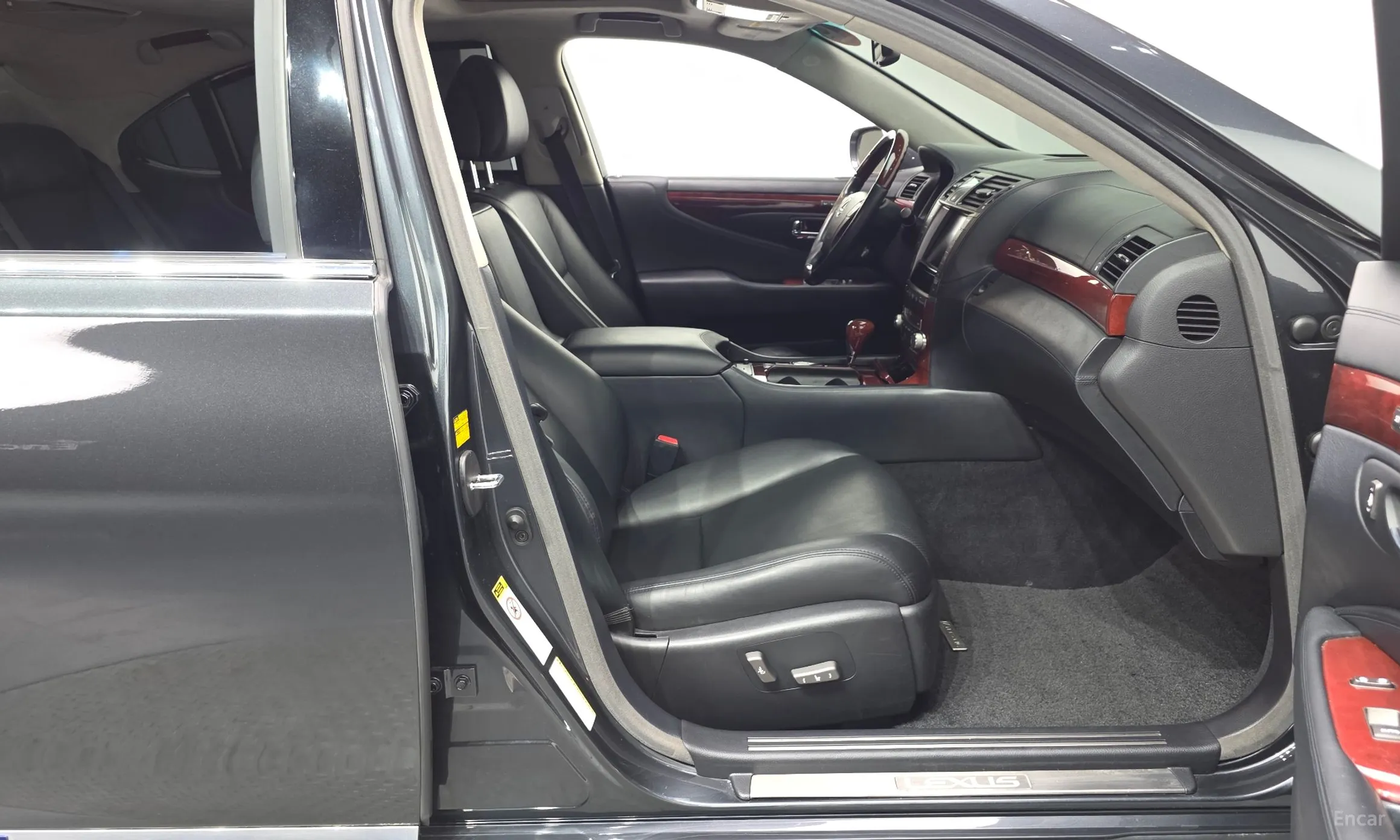 Lexus LS600hL превью 10