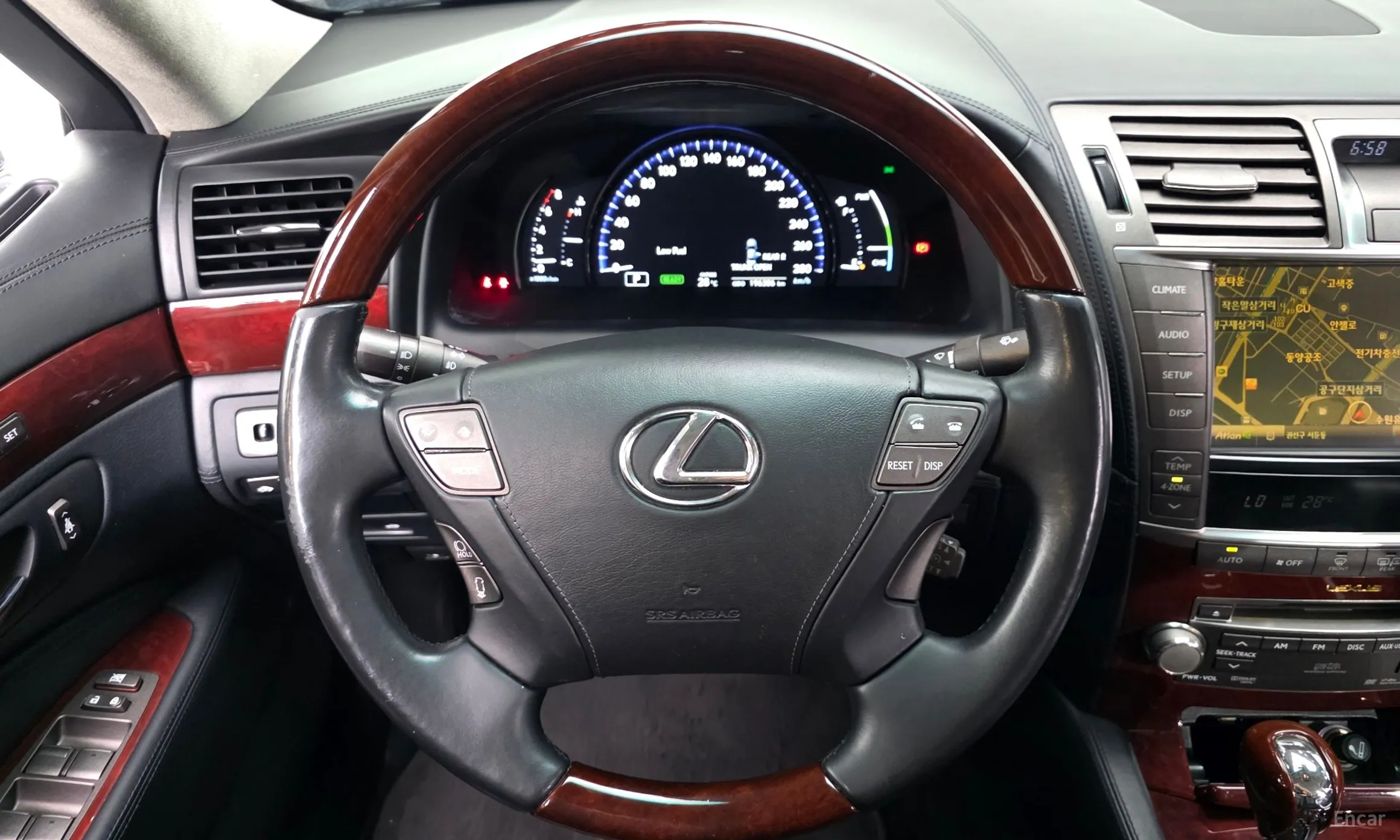 Lexus LS600hL превью 13