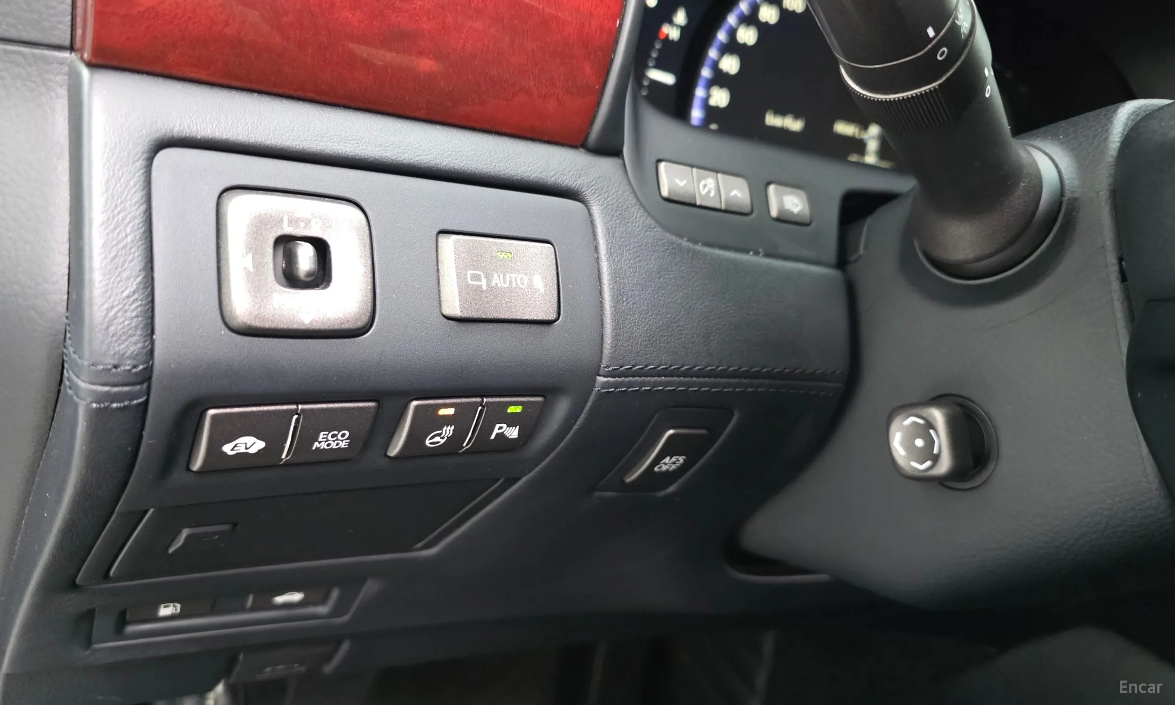 Lexus LS600hL превью 16